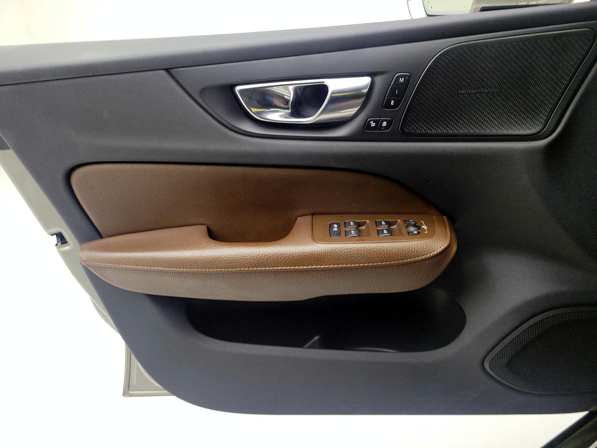 Thumbnail: 2021 Volvo S60 - 10