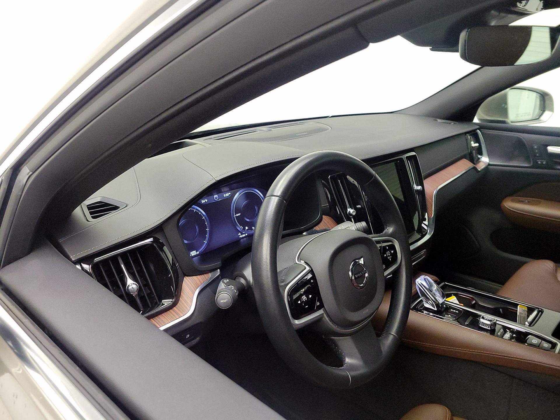 Thumbnail: 2021 Volvo S60 - 8