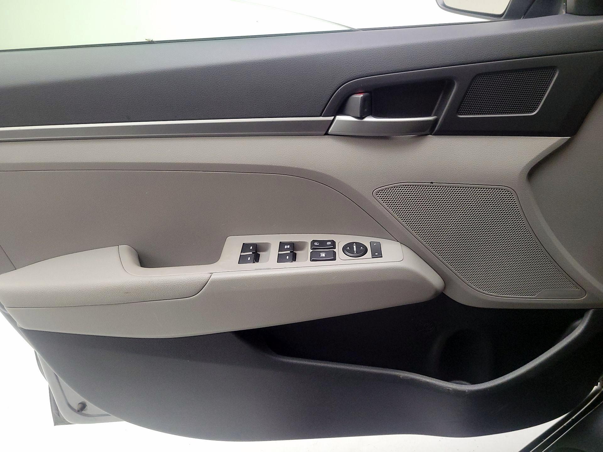 Thumbnail: 2018 Hyundai Elantra - 10