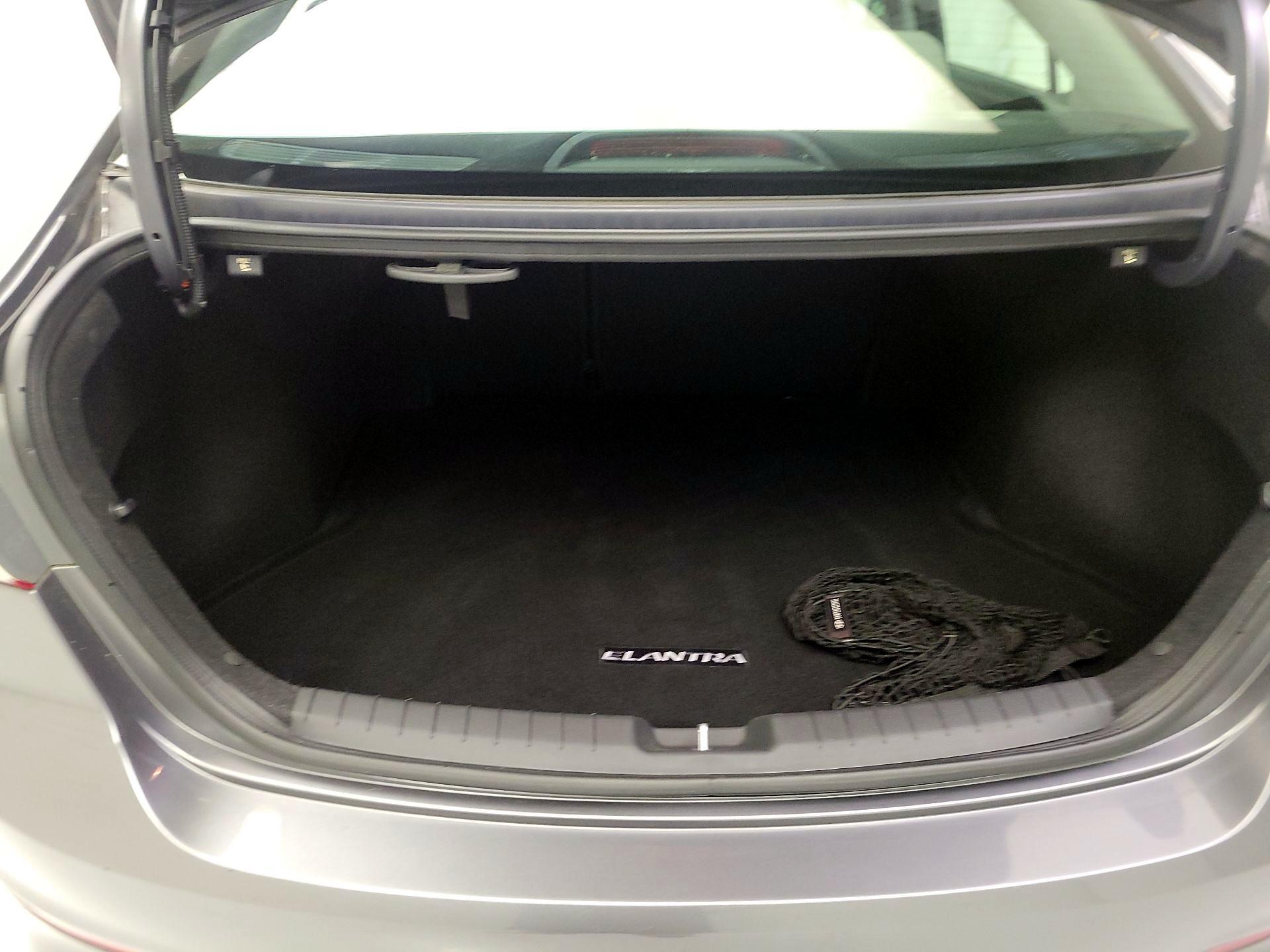 Thumbnail: 2018 Hyundai Elantra - 17