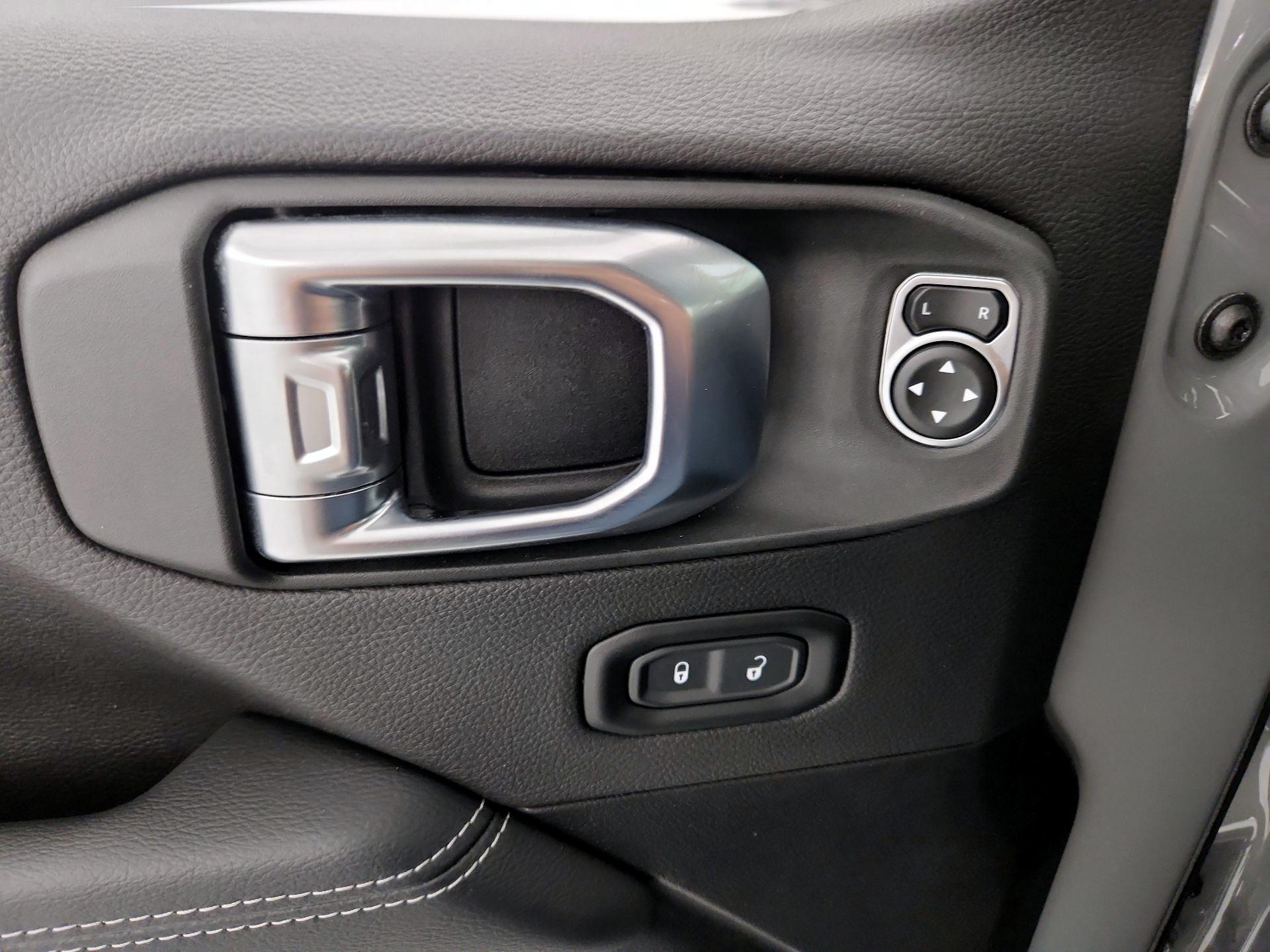 Thumbnail: 2023 Jeep Gladiator - 12