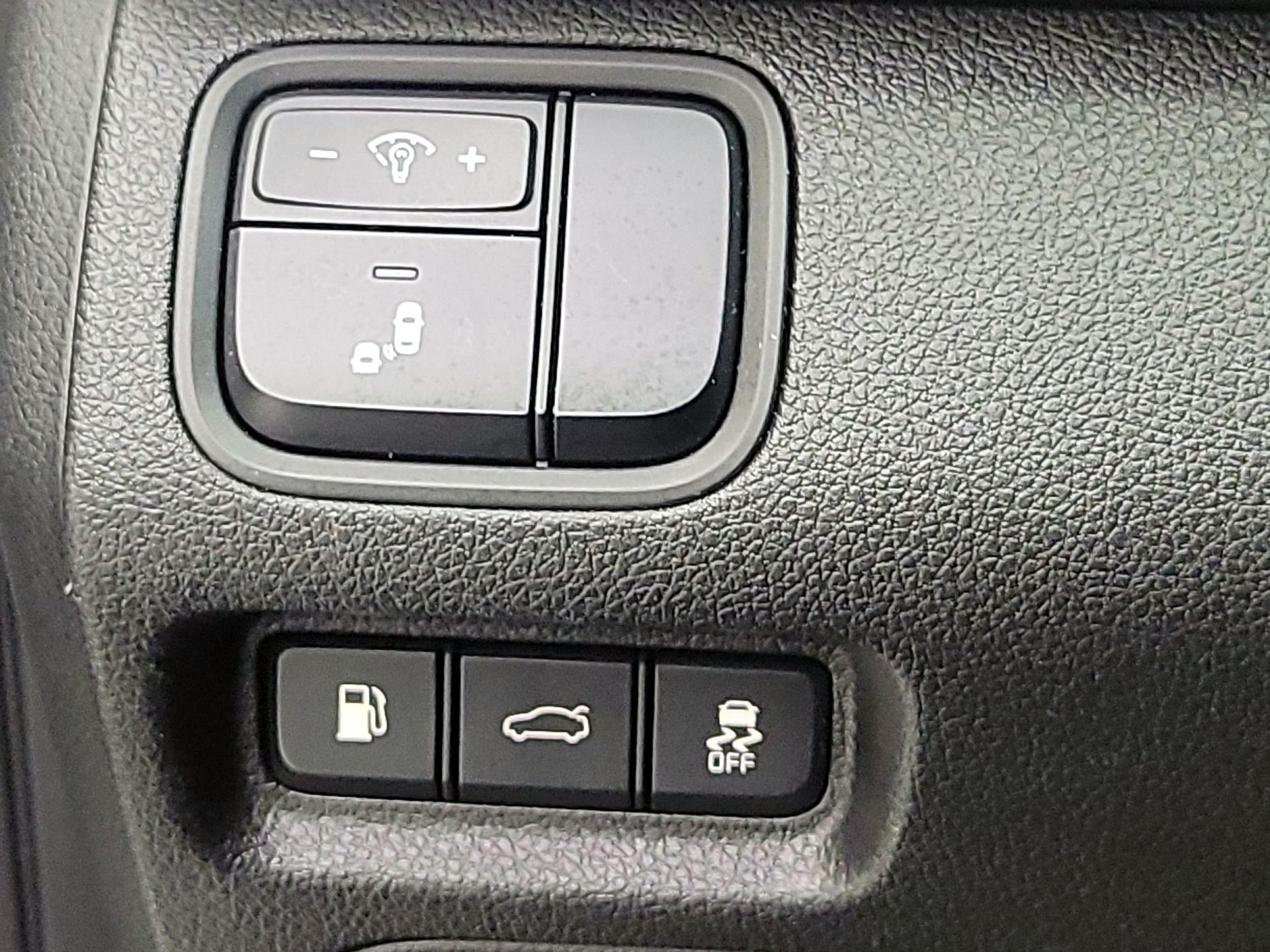 Thumbnail: 2017 Kia Optima - 11