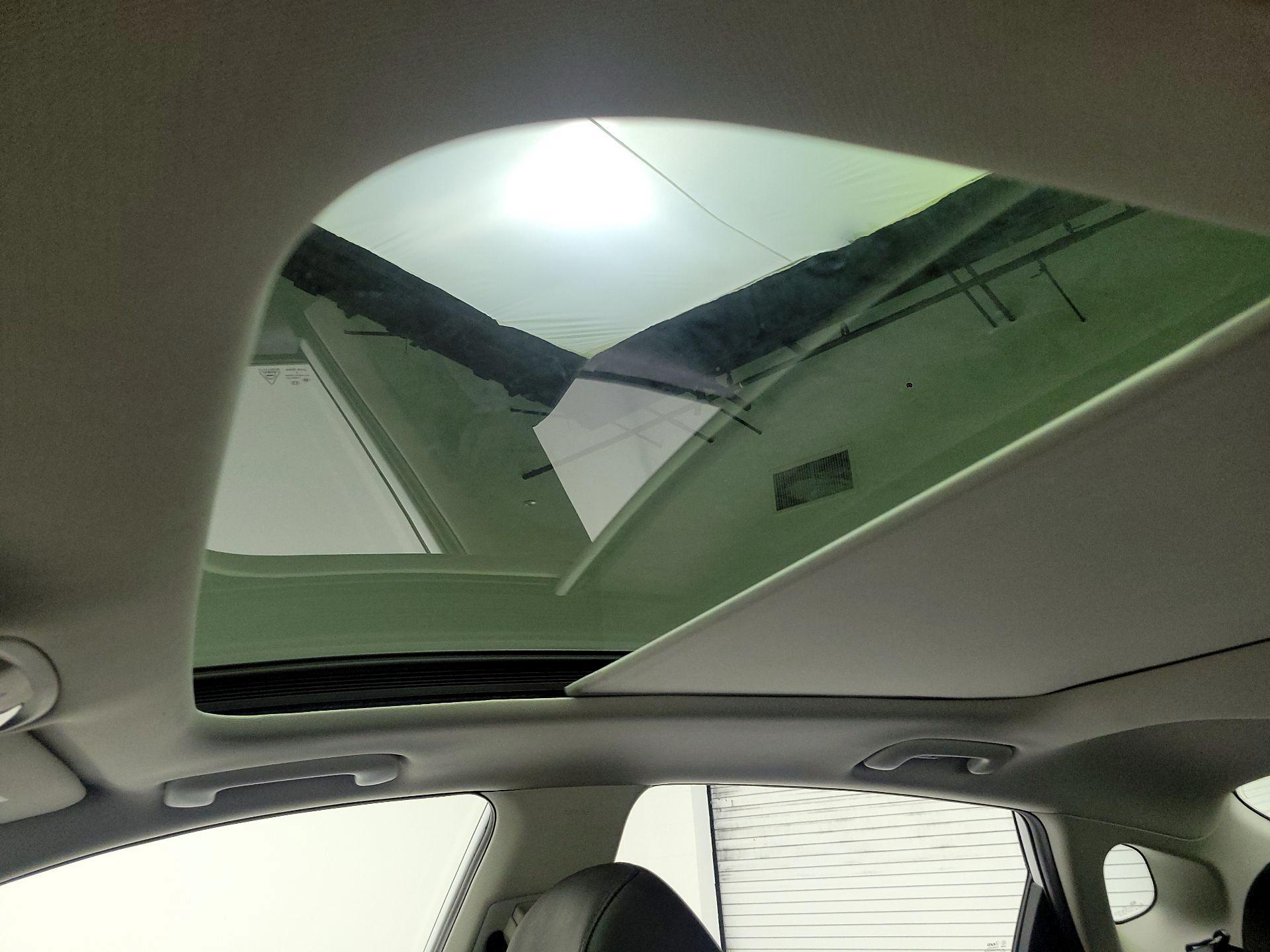 Thumbnail: 2017 Kia Optima - 18