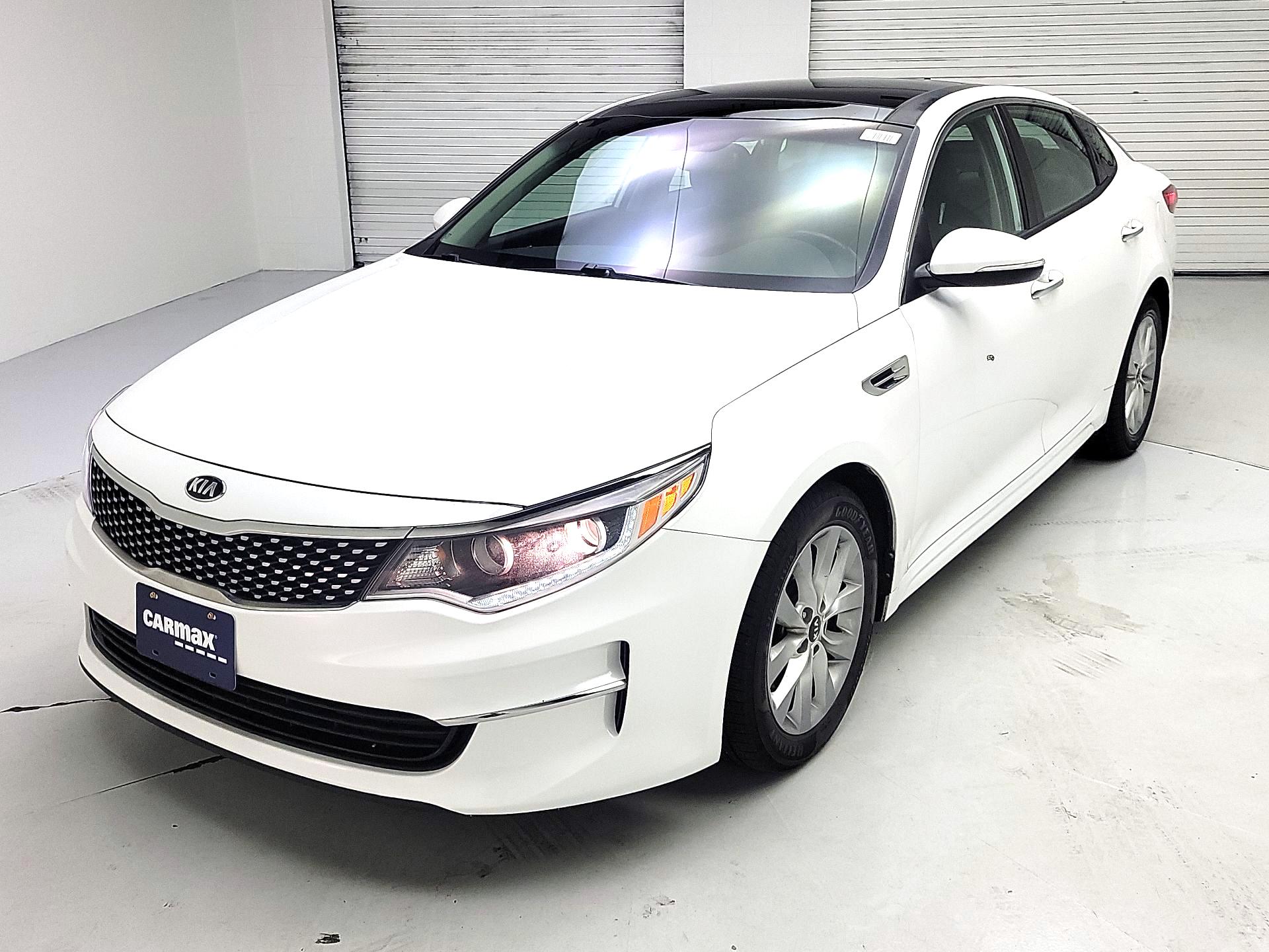 Thumbnail: 2017 Kia Optima - 3