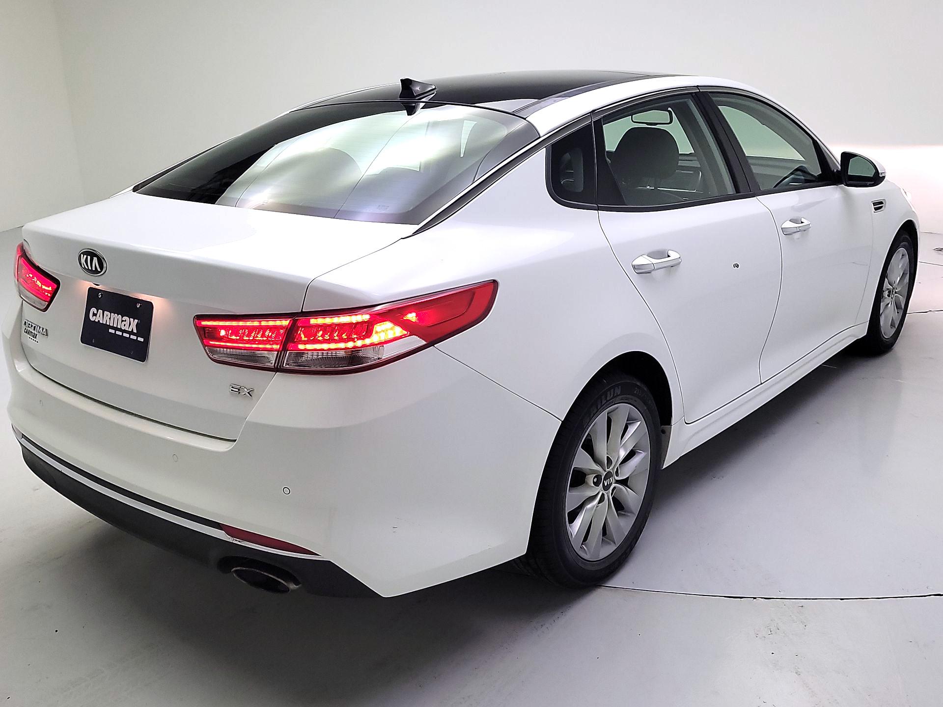 Thumbnail: 2017 Kia Optima - 5