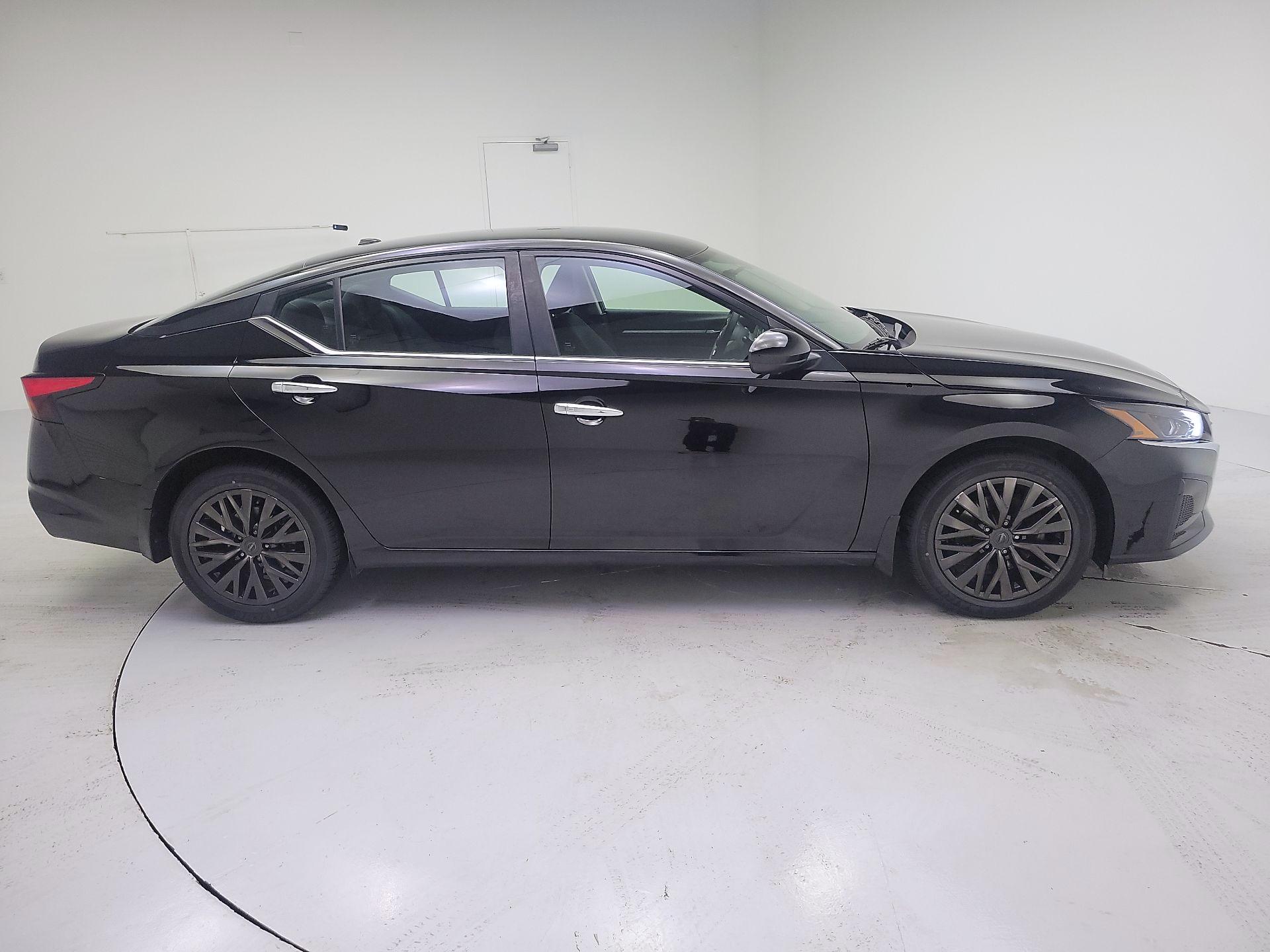 Thumbnail: 2023 Nissan Altima - 4