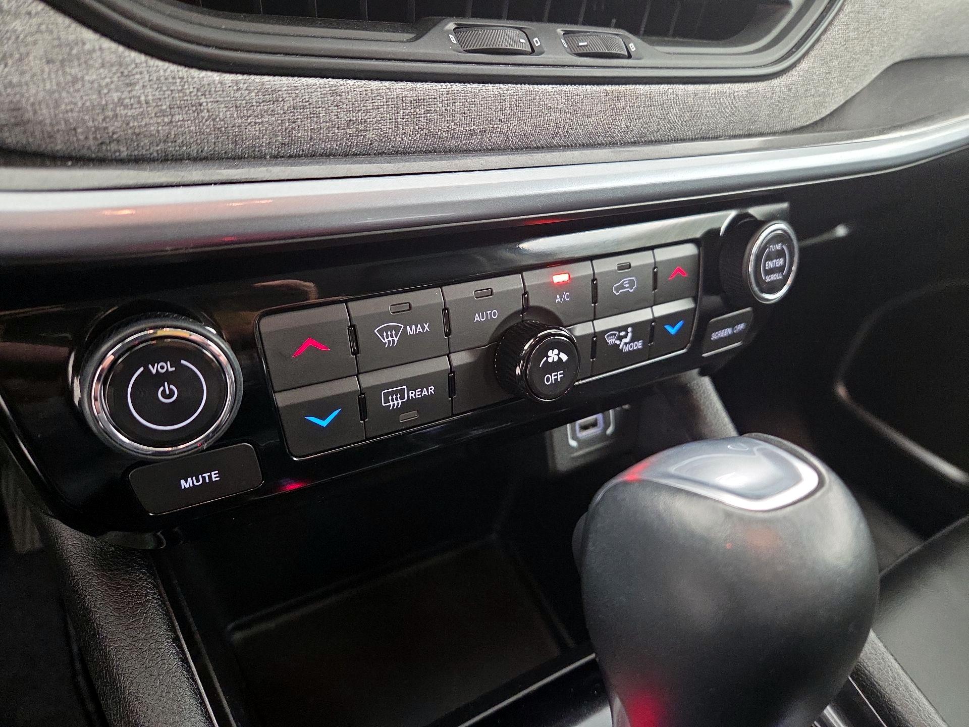 Thumbnail: 2022 Jeep Compass - 16