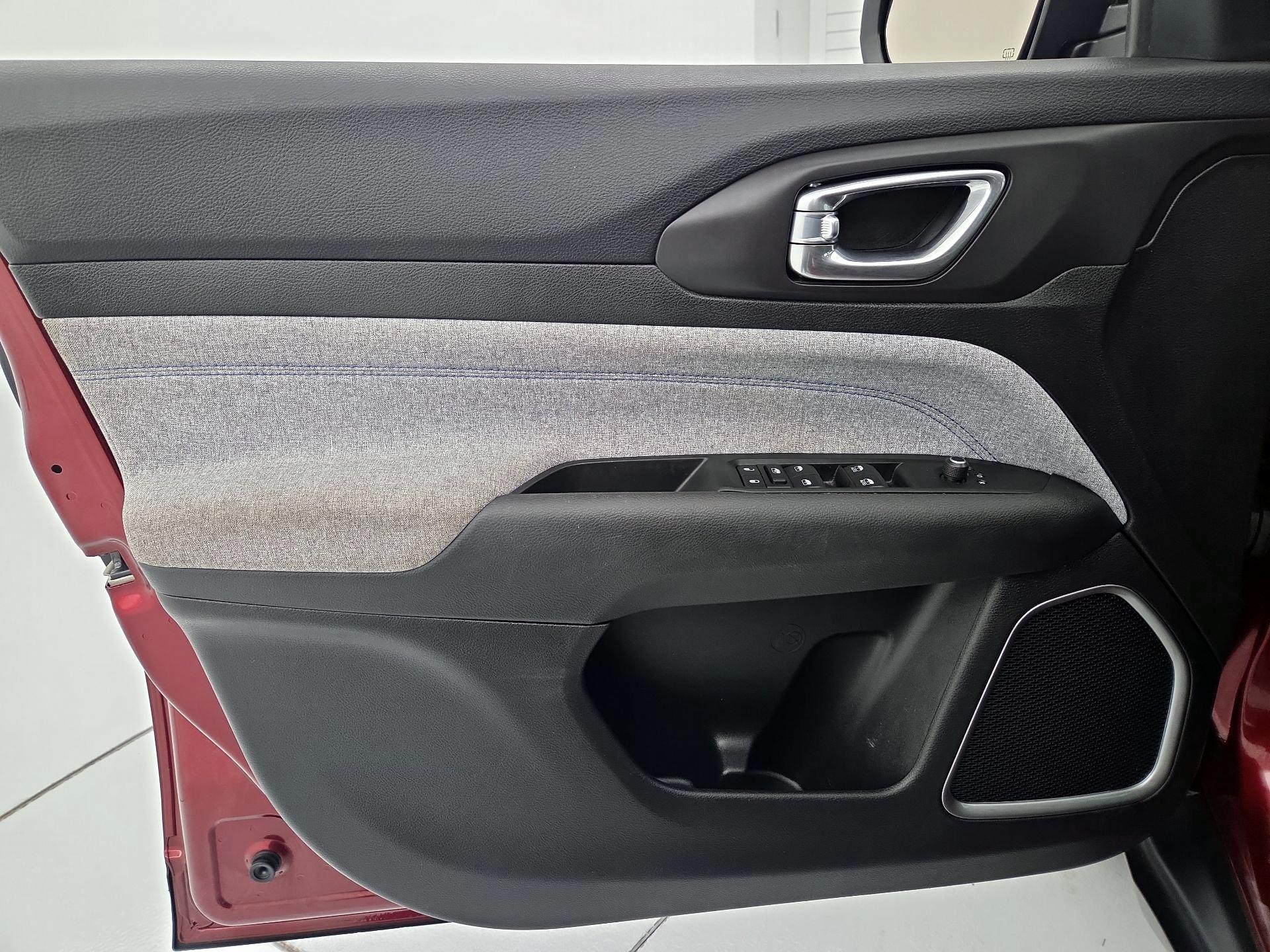 Thumbnail: 2022 Jeep Compass - 12