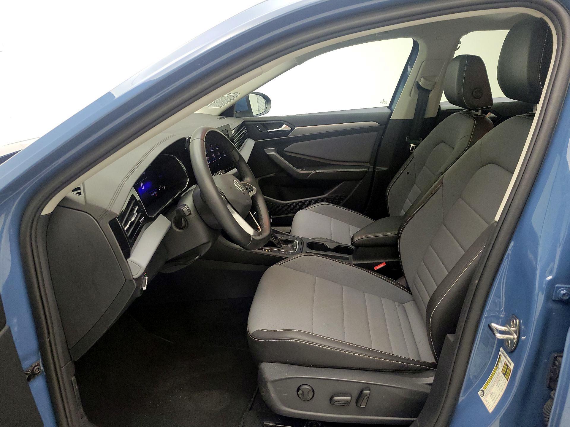 Thumbnail: 2025 Volkswagen Jetta - 9