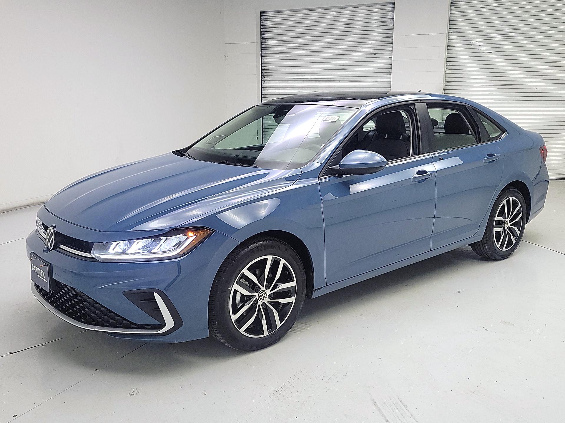 Thumbnail: 2025 Volkswagen Jetta - 3