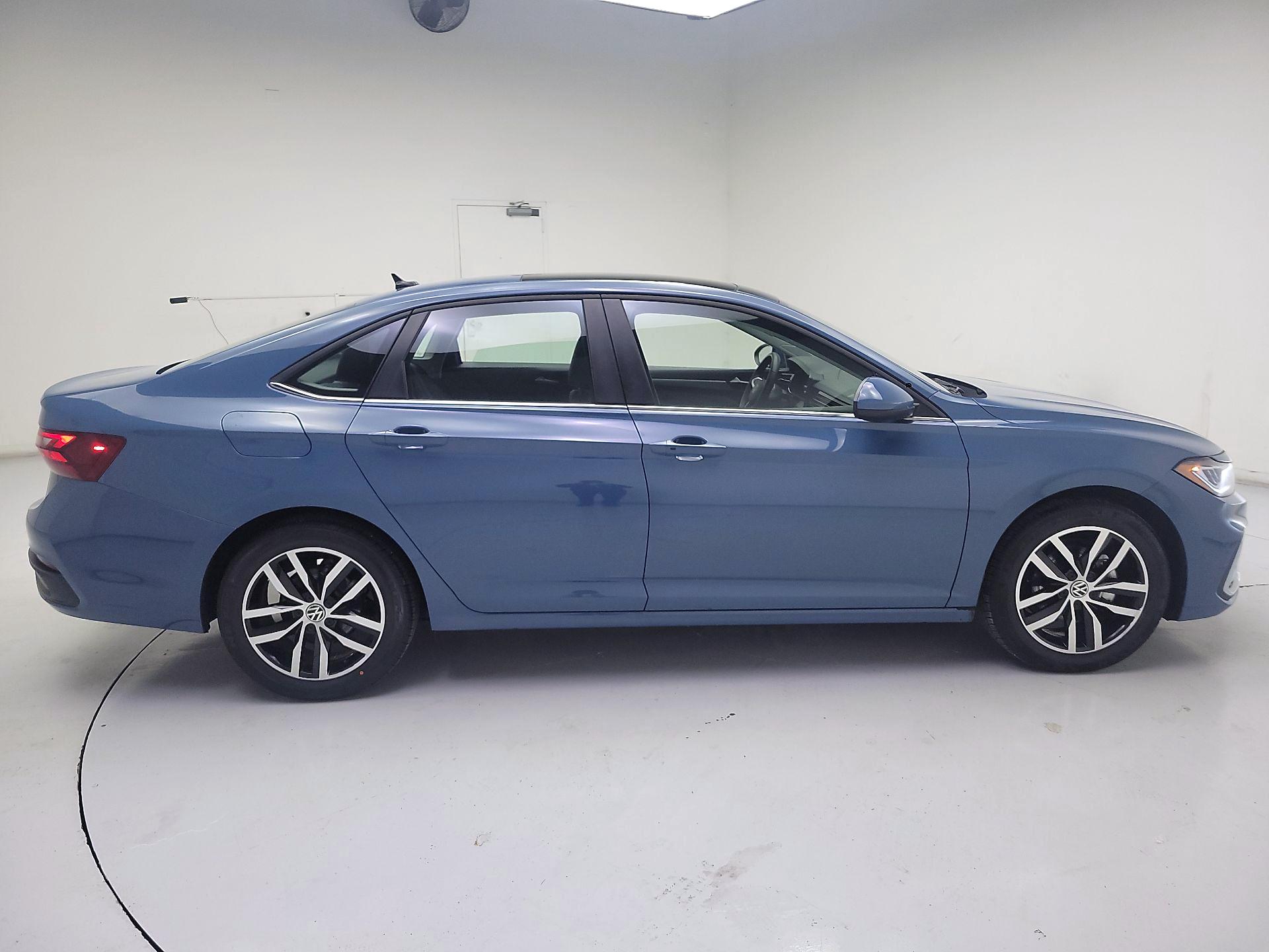 Thumbnail: 2025 Volkswagen Jetta - 4