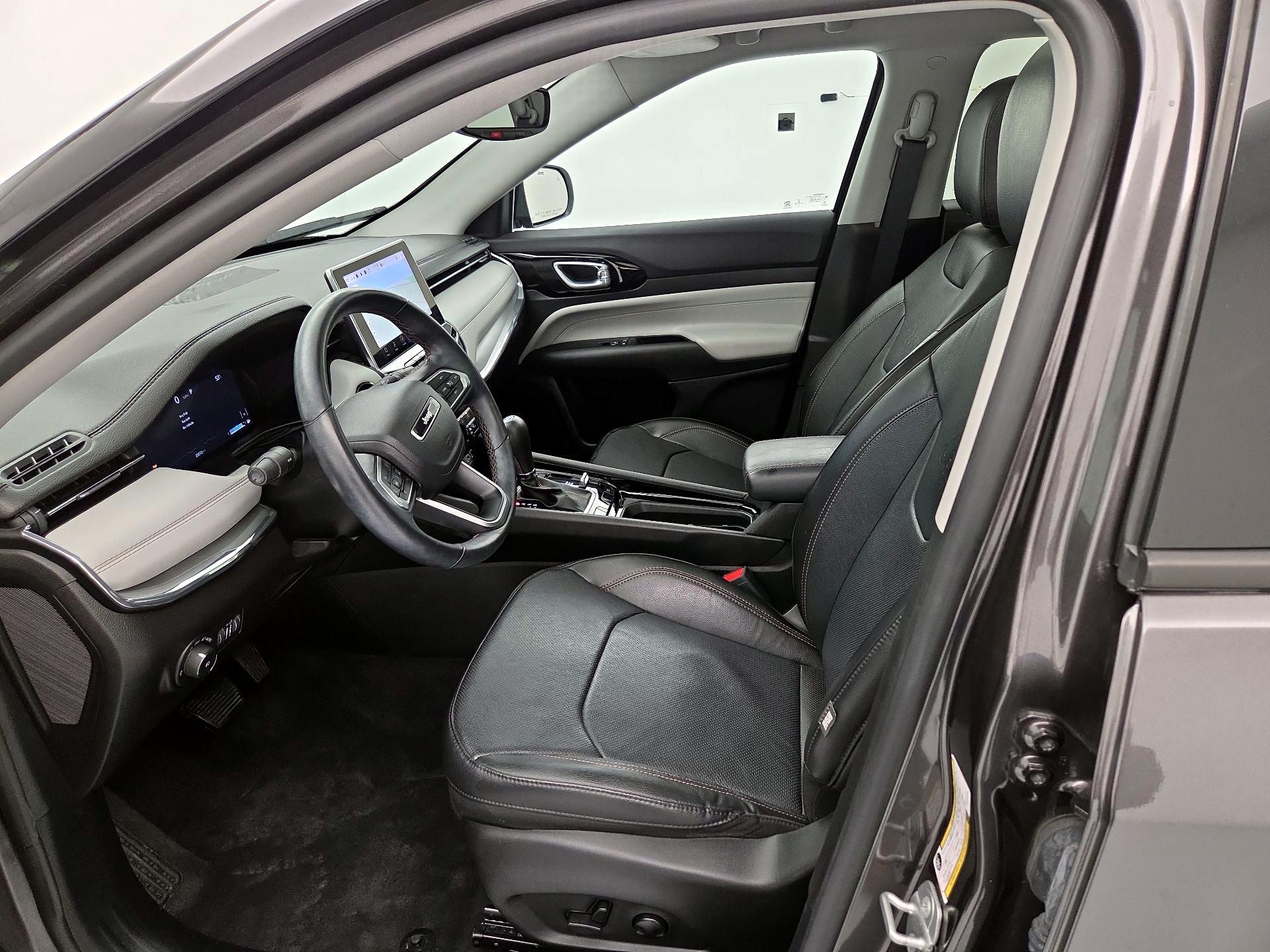 Thumbnail: 2022 Jeep Compass - 11