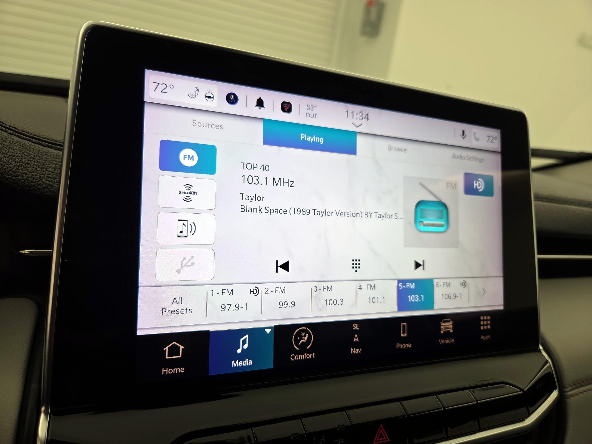 Thumbnail: 2022 Jeep Compass - 16