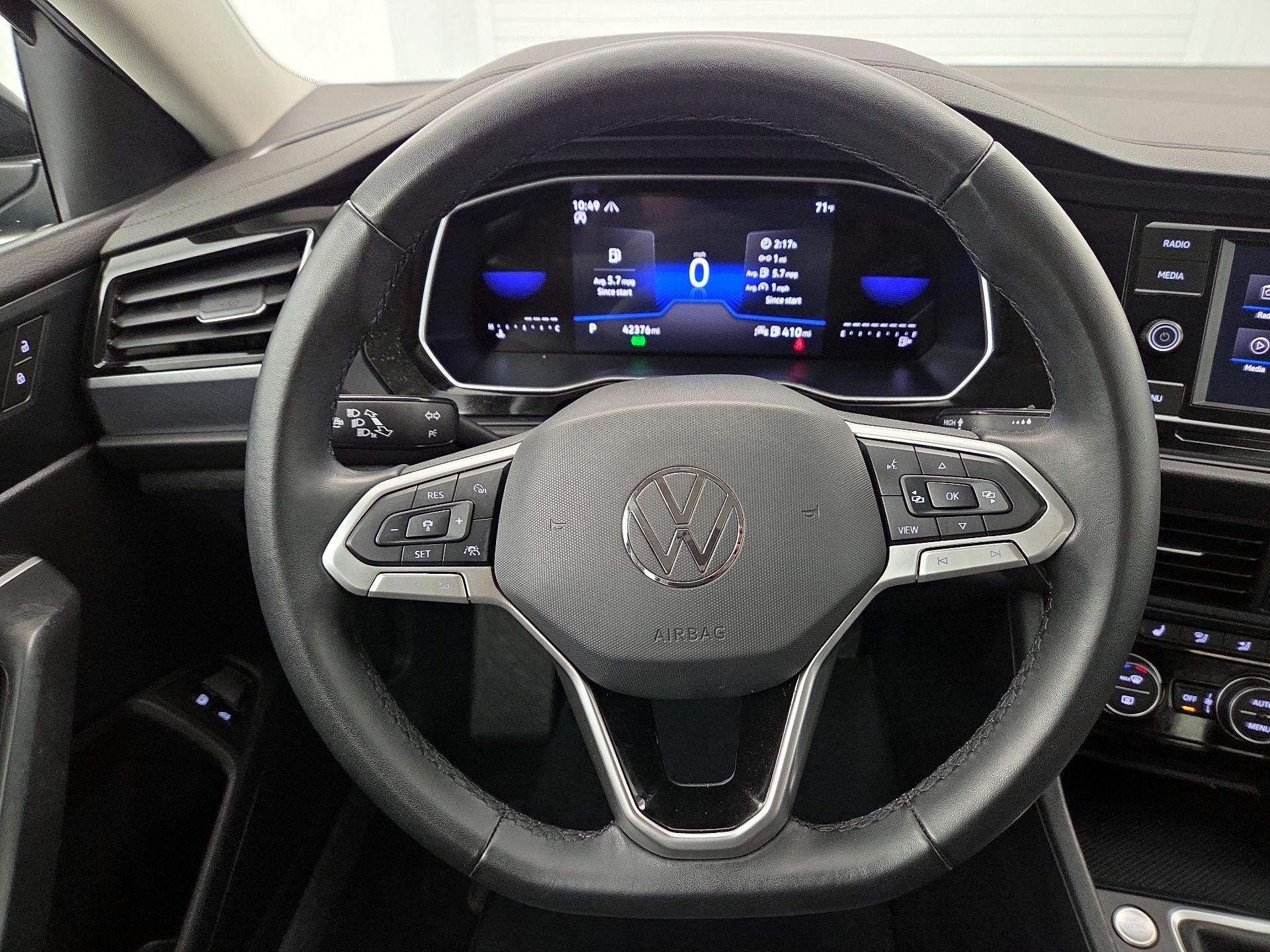 Thumbnail: 2024 Volkswagen Jetta - 10
