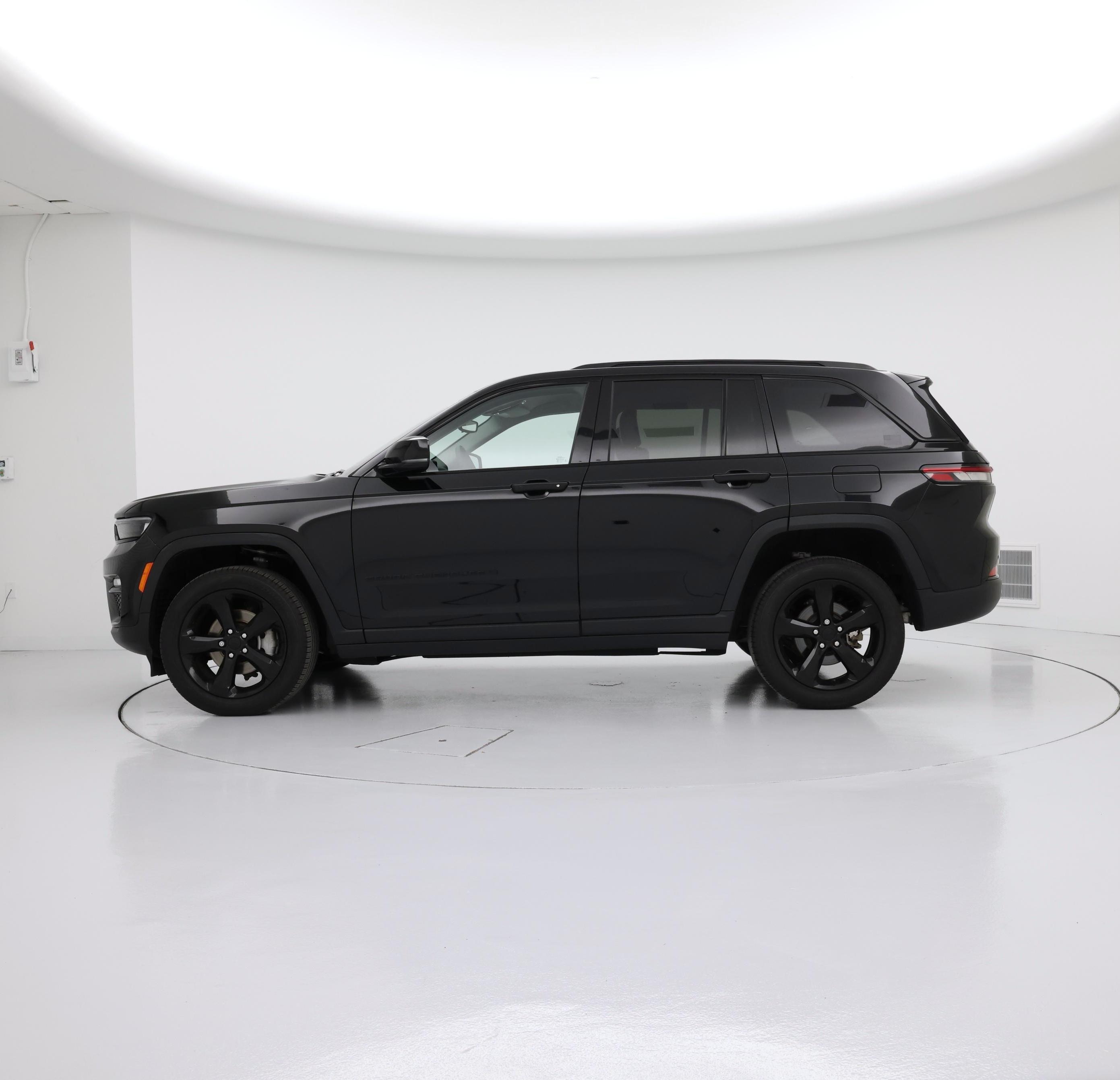 Thumbnail: 2023 Jeep Grand Cherokee - 3
