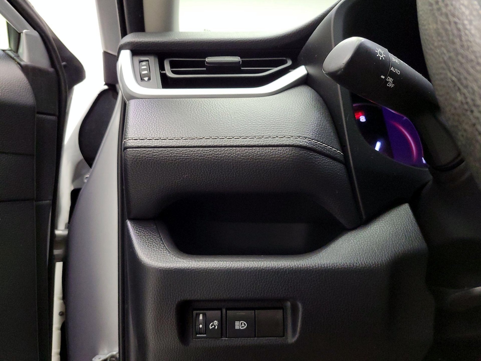 2023 Toyota RAV4 XLE - Photo 12