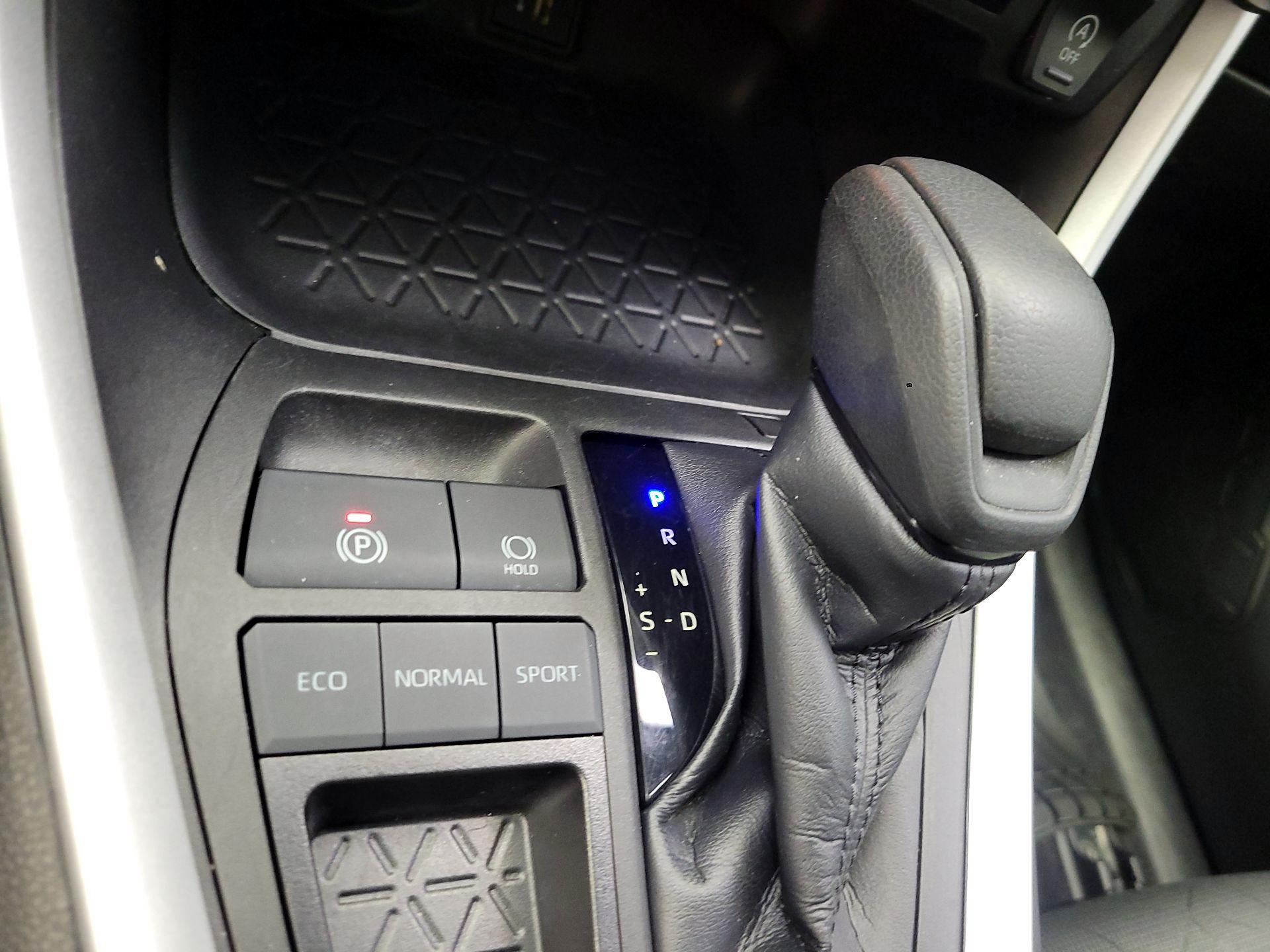 Thumbnail: 2023 Toyota RAV4 - 15