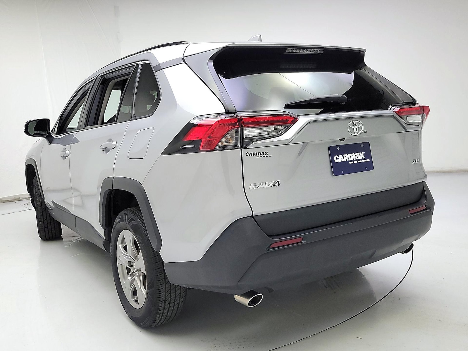 2023 Toyota RAV4 XLE - Photo 7