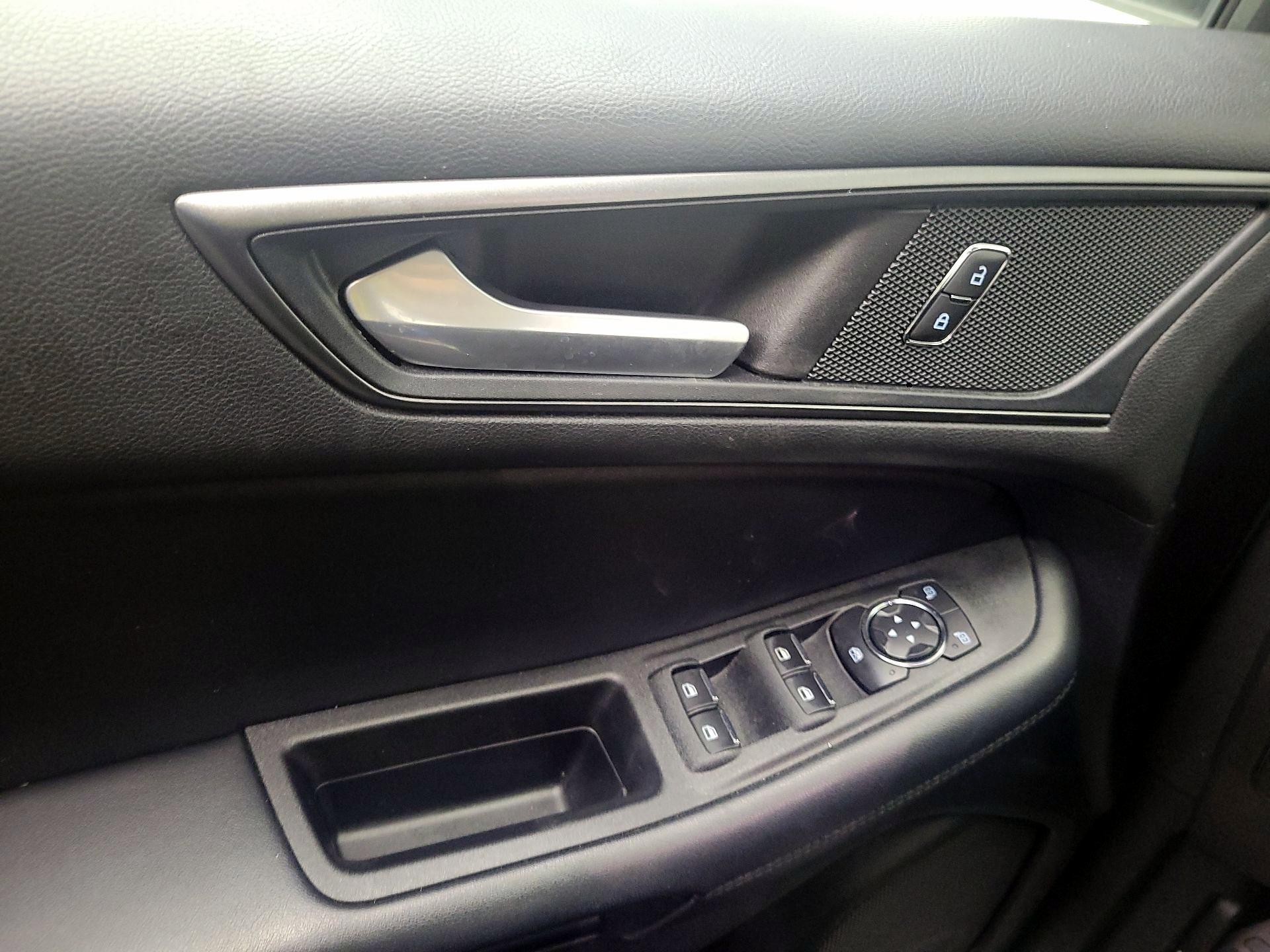 Thumbnail: 2020 Ford Edge - 10