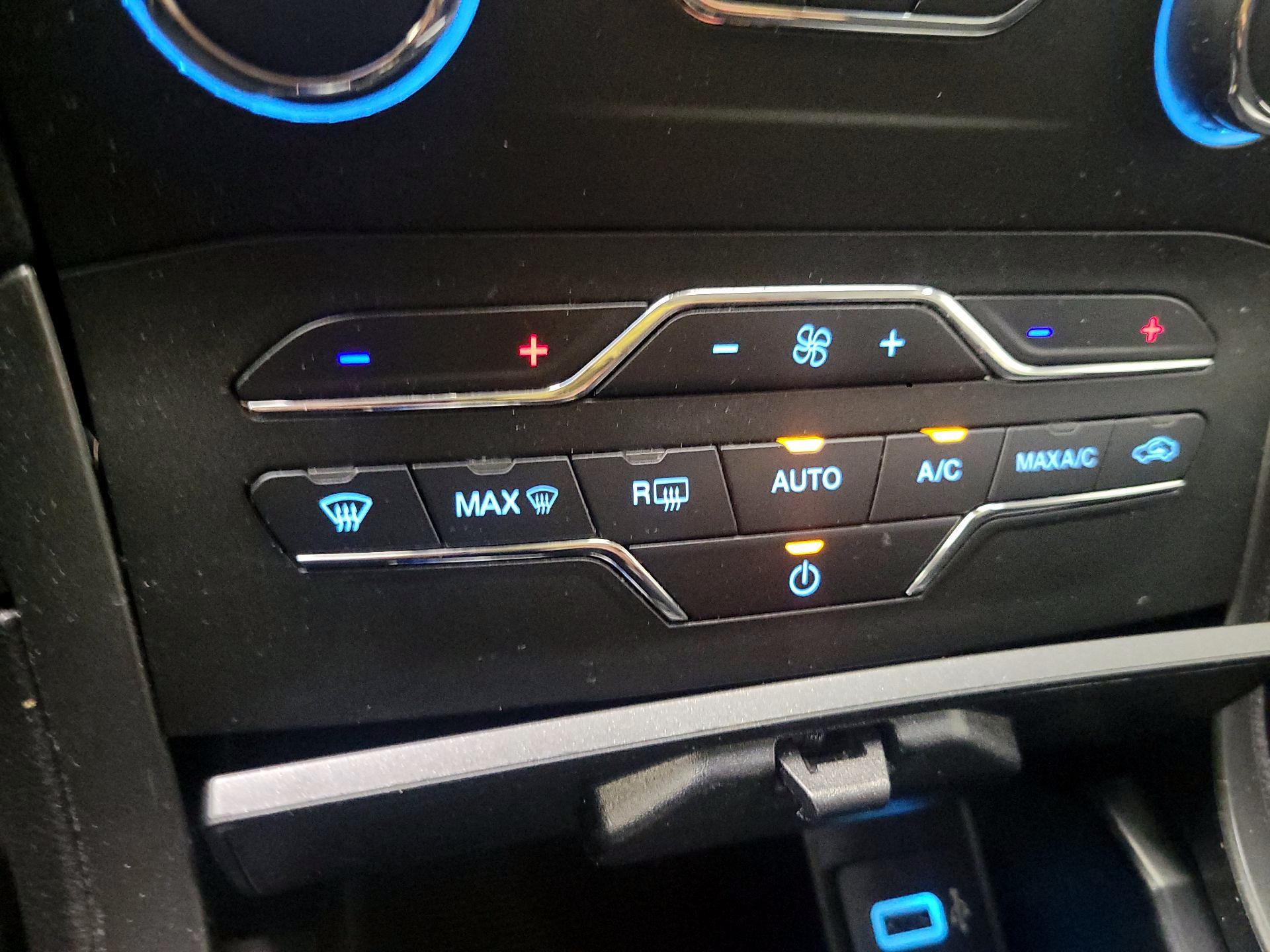 Thumbnail: 2020 Ford Edge - 14