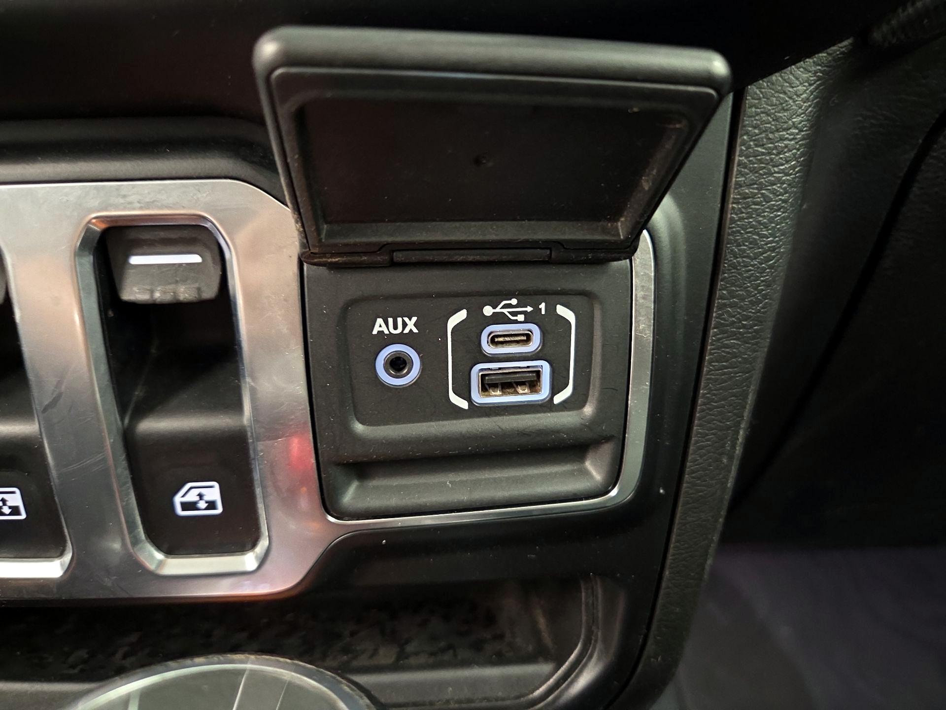 Thumbnail: 2022 Jeep Wrangler - 19