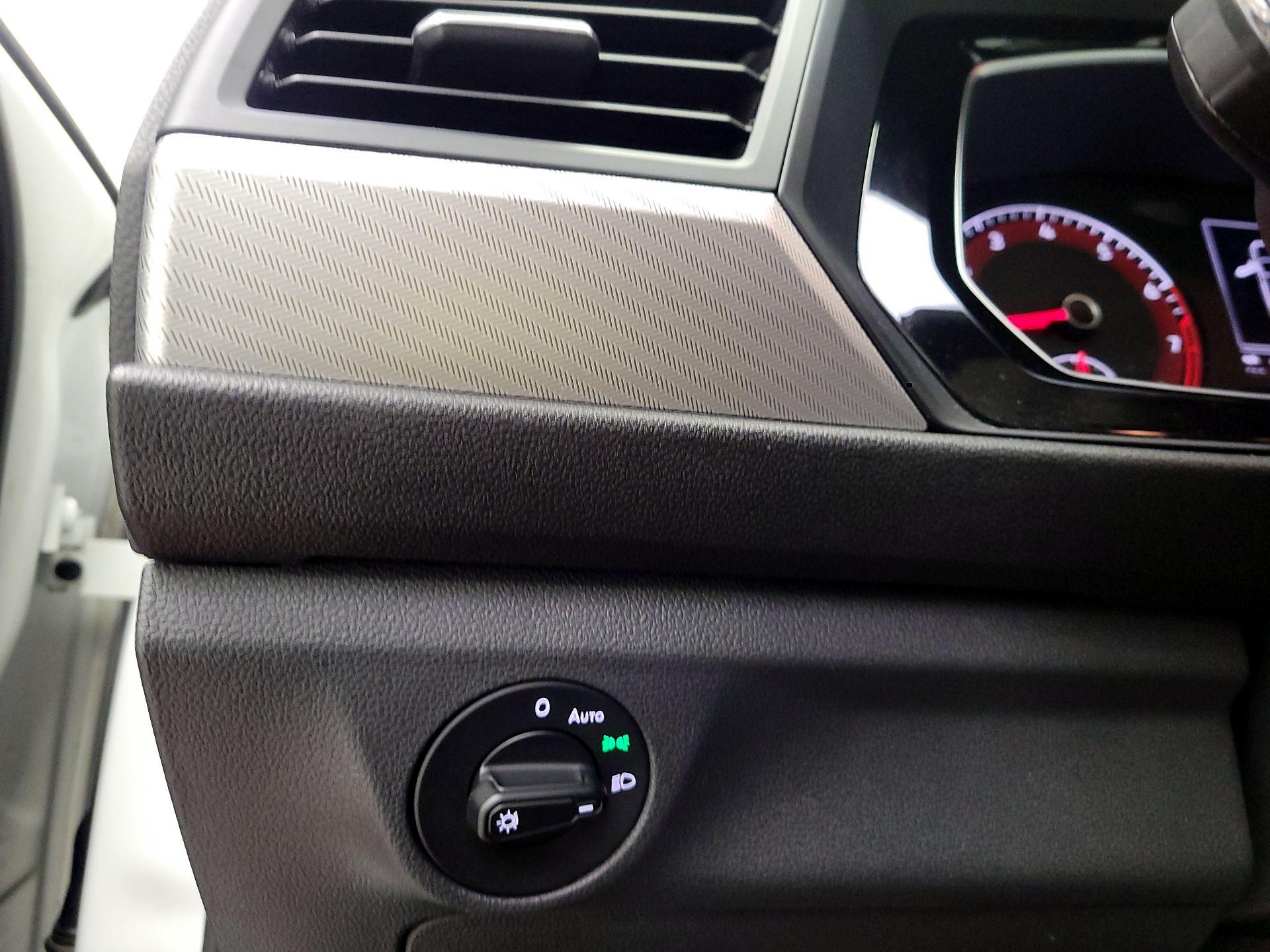 Thumbnail: 2020 Volkswagen Jetta - 11