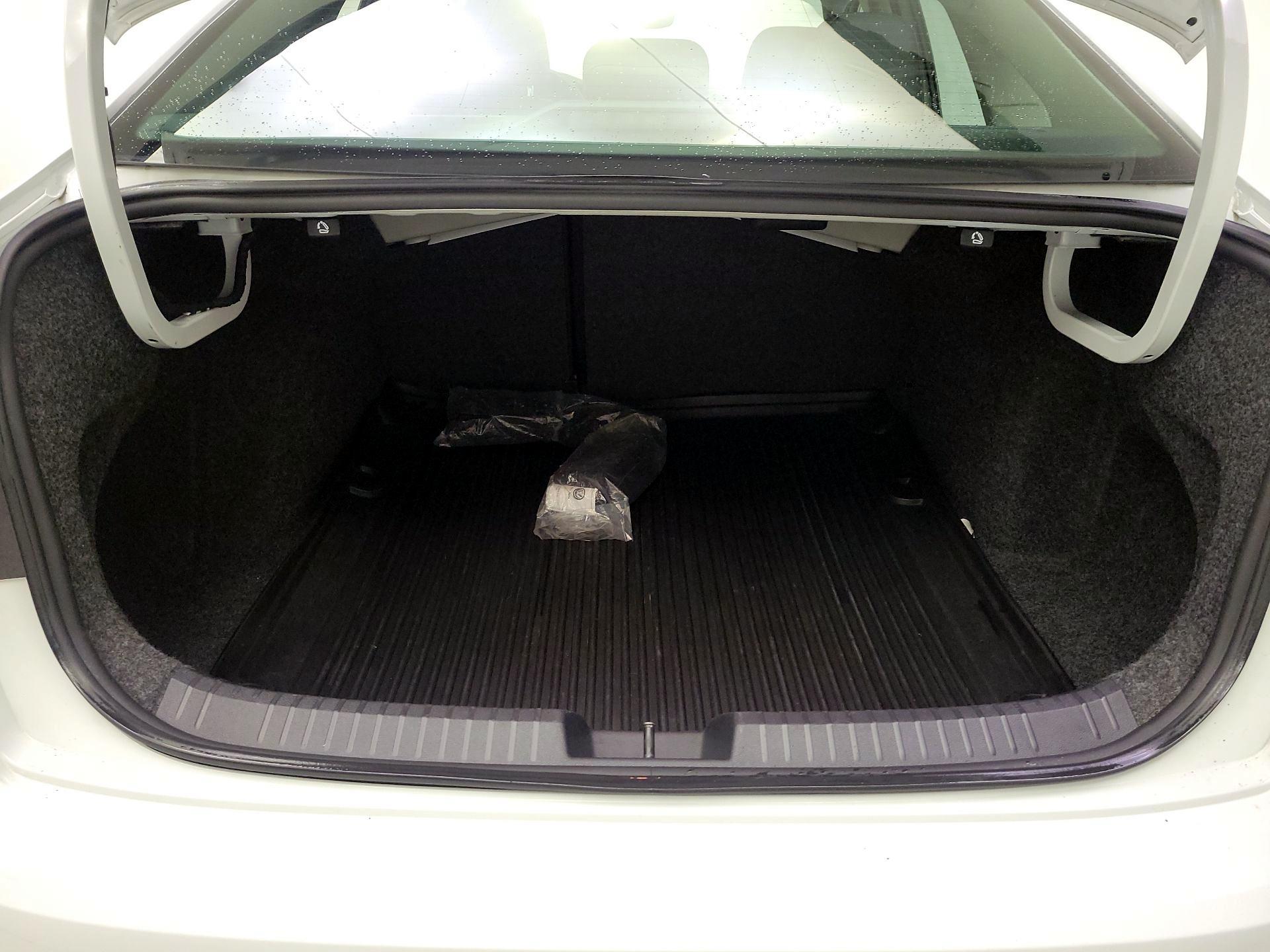 Thumbnail: 2020 Volkswagen Jetta - 18