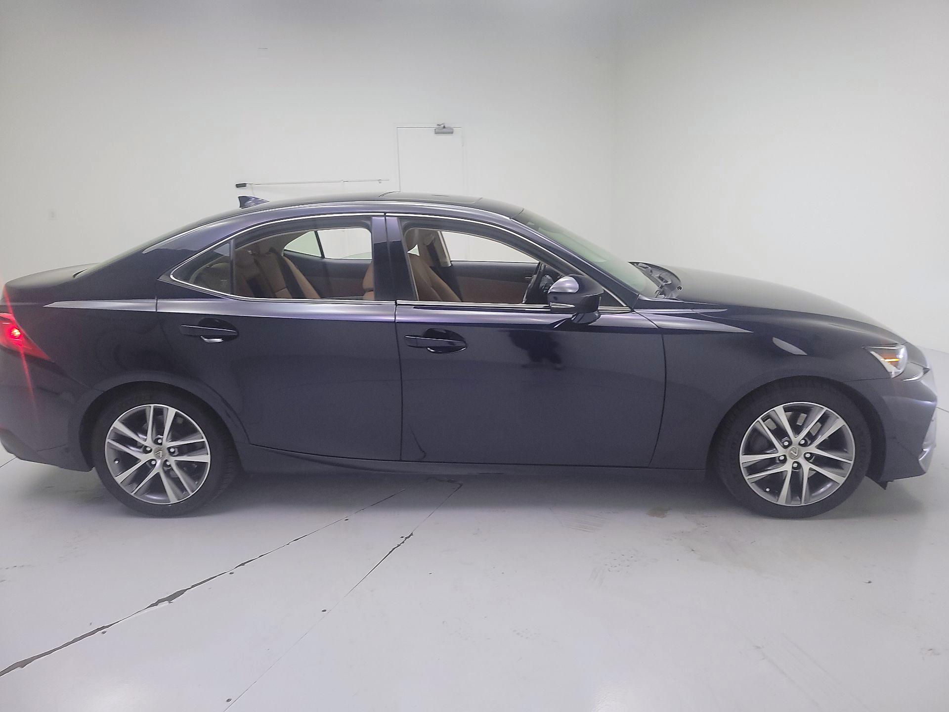 Thumbnail: 2019 Lexus IS - 4