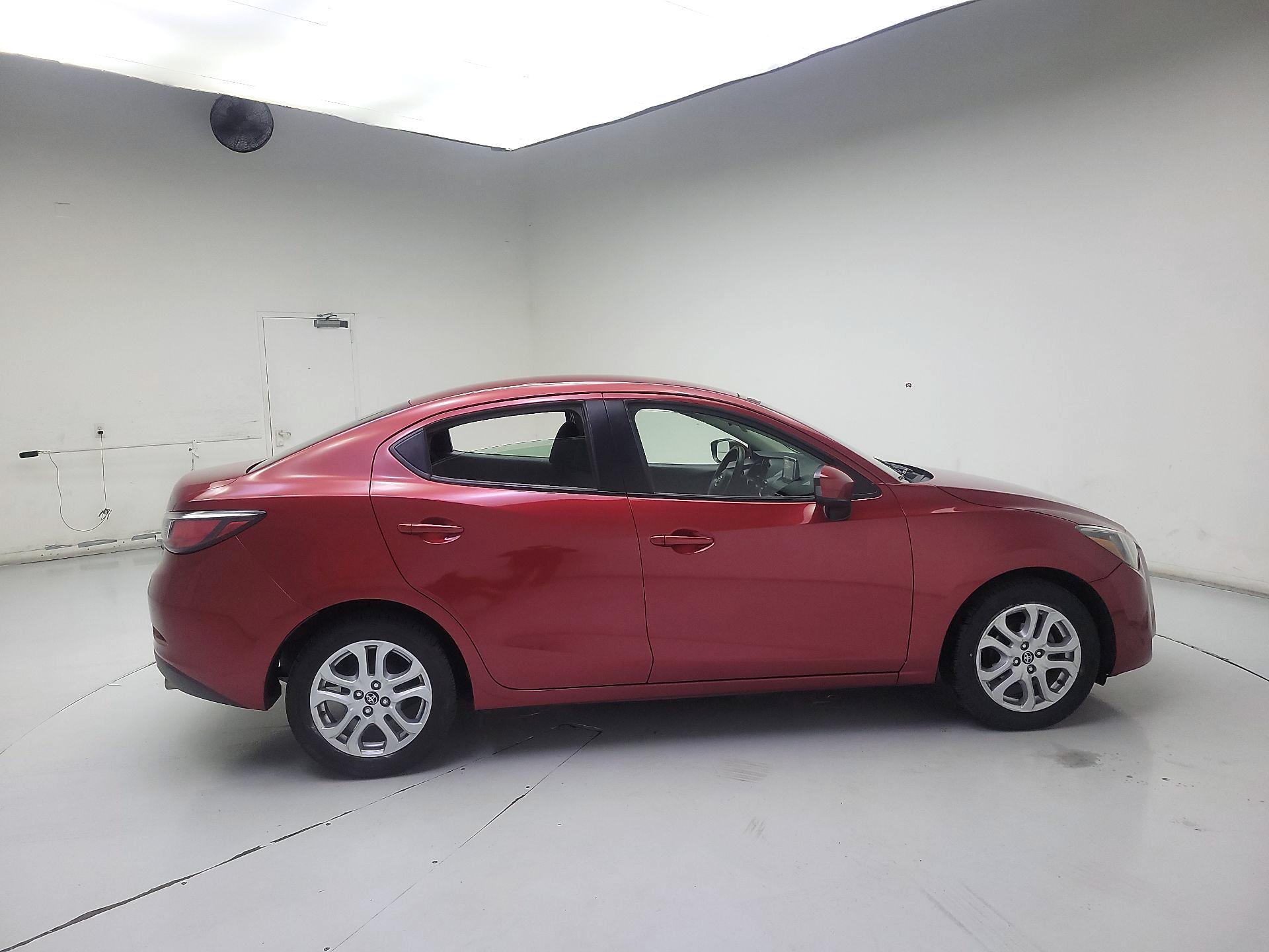 Thumbnail: 2017 Toyota Yaris iA - 4