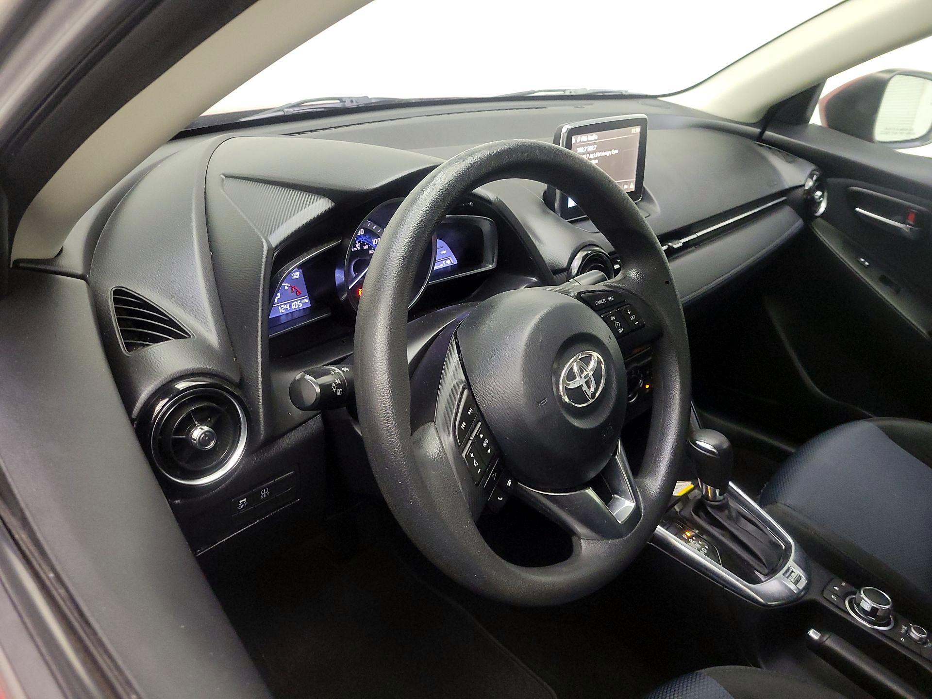 Thumbnail: 2017 Toyota Yaris iA - 8