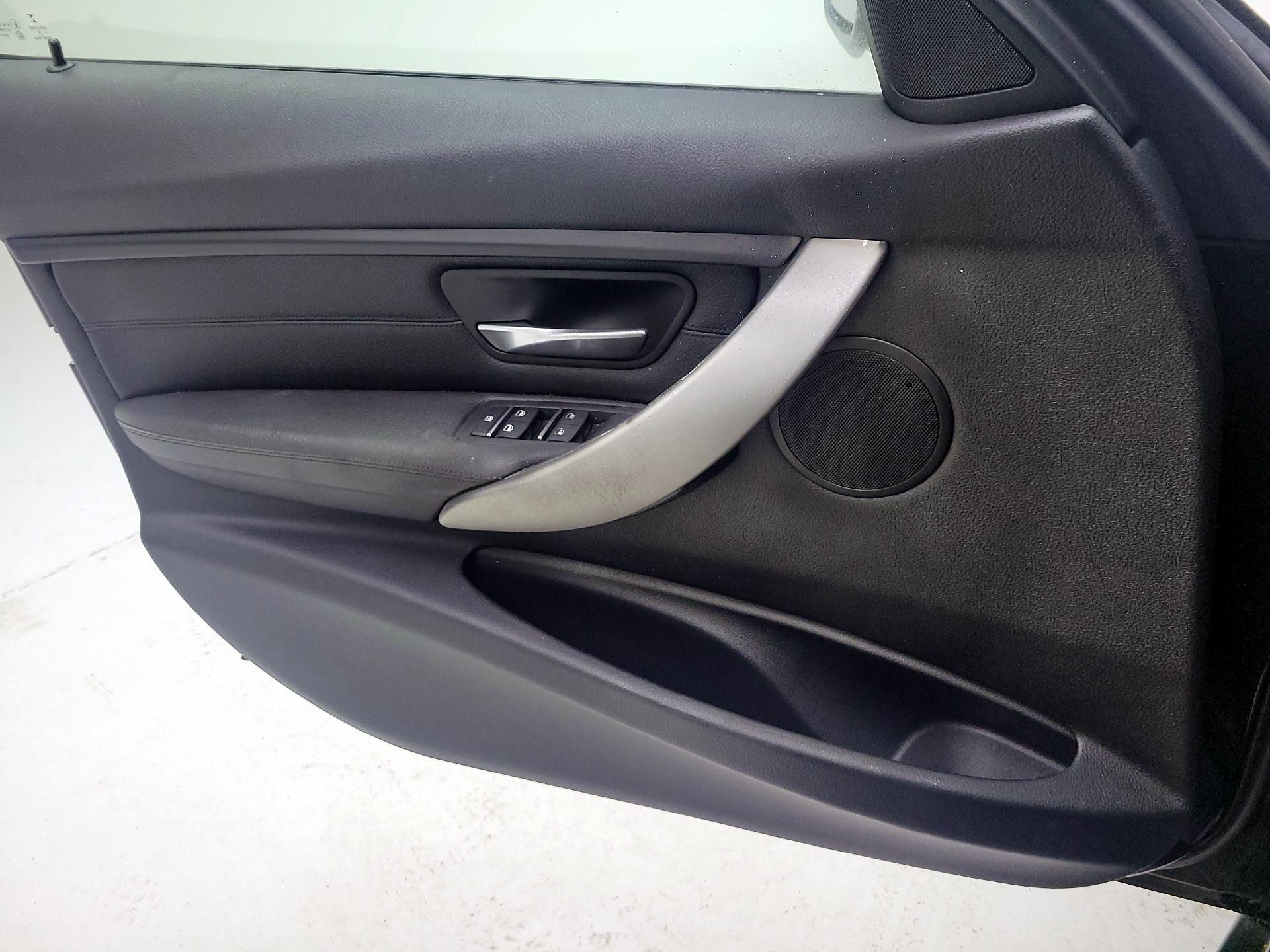 Thumbnail: 2016 BMW 3 Series - 10