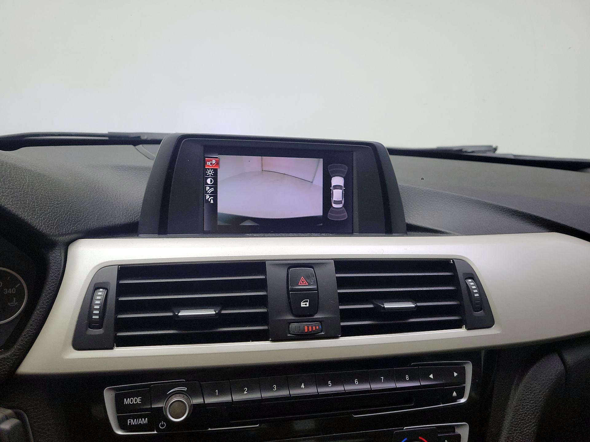 Thumbnail: 2016 BMW 3 Series - 12