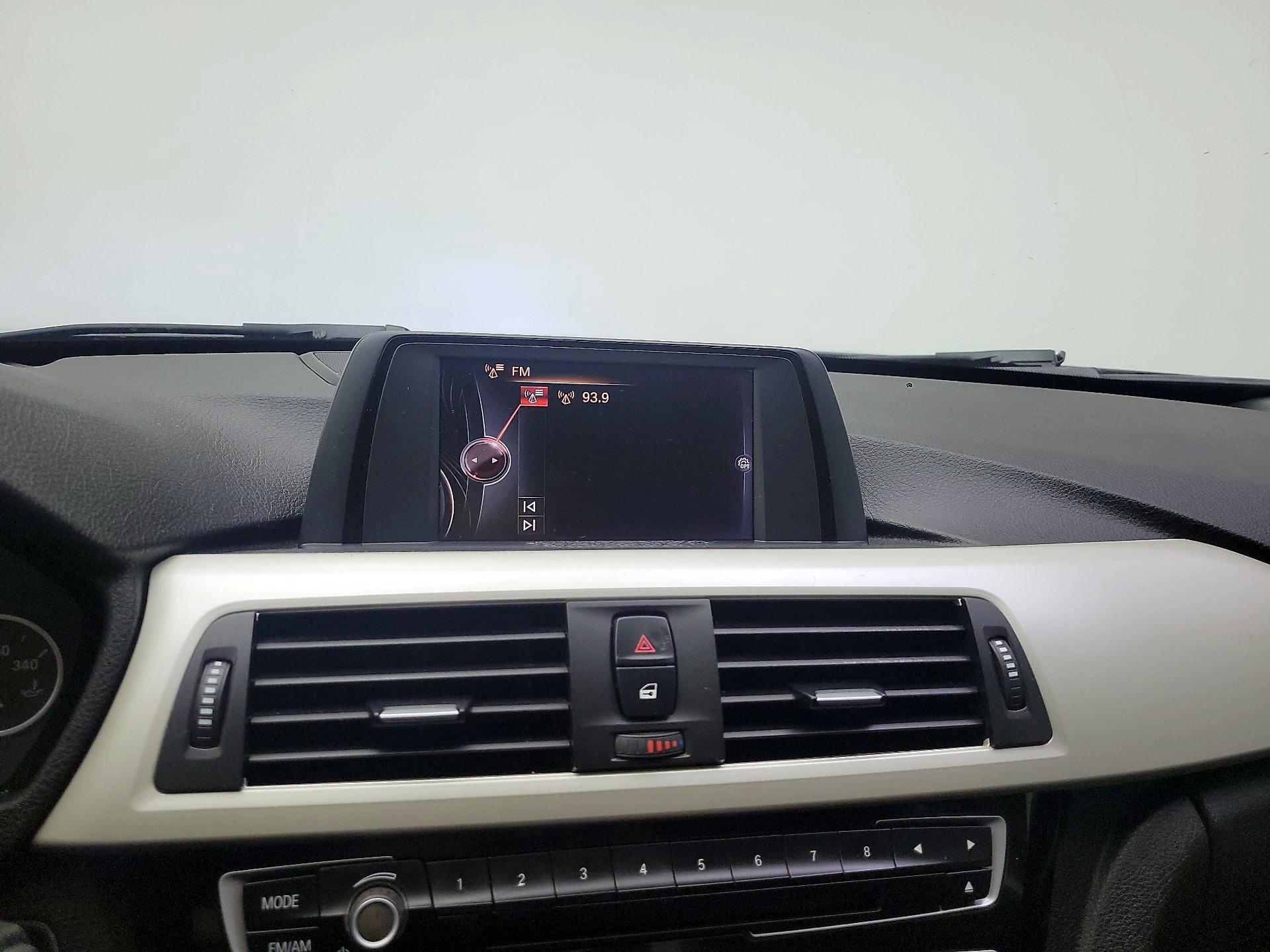 Thumbnail: 2016 BMW 3 Series - 13