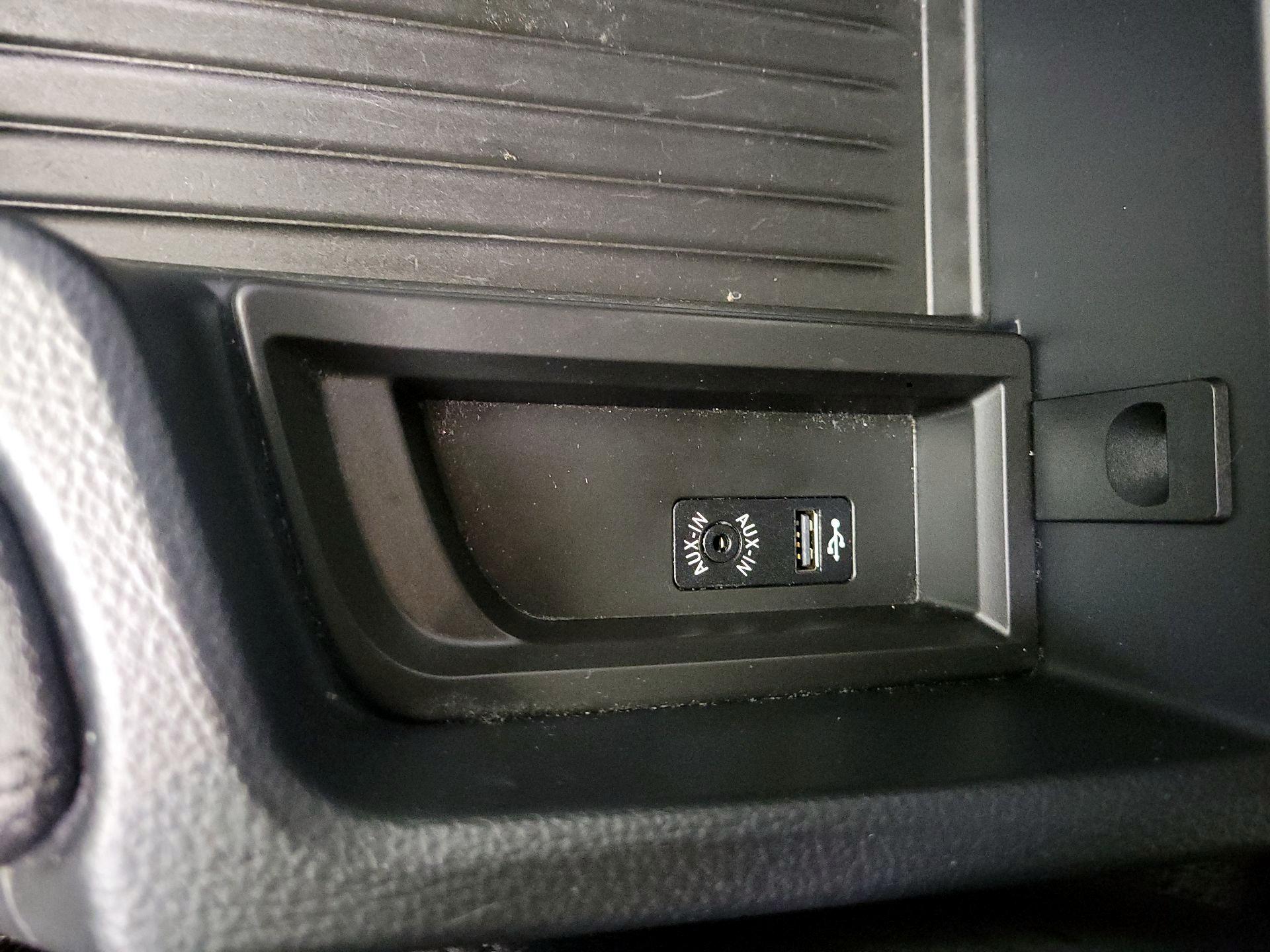 Thumbnail: 2016 BMW 3 Series - 16