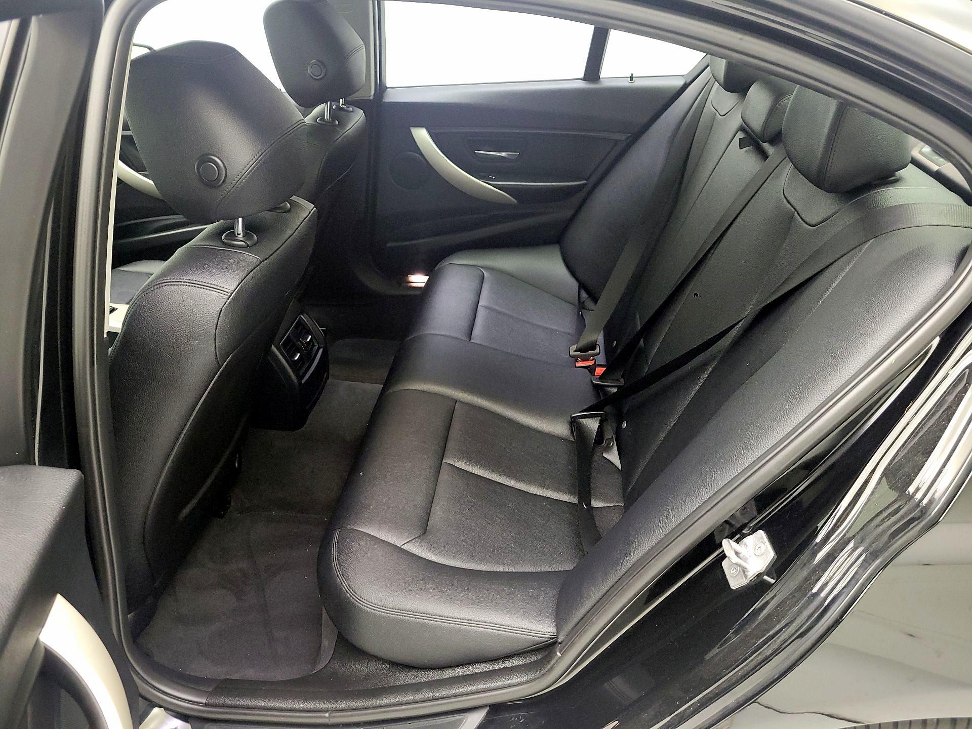 Thumbnail: 2016 BMW 3 Series - 18