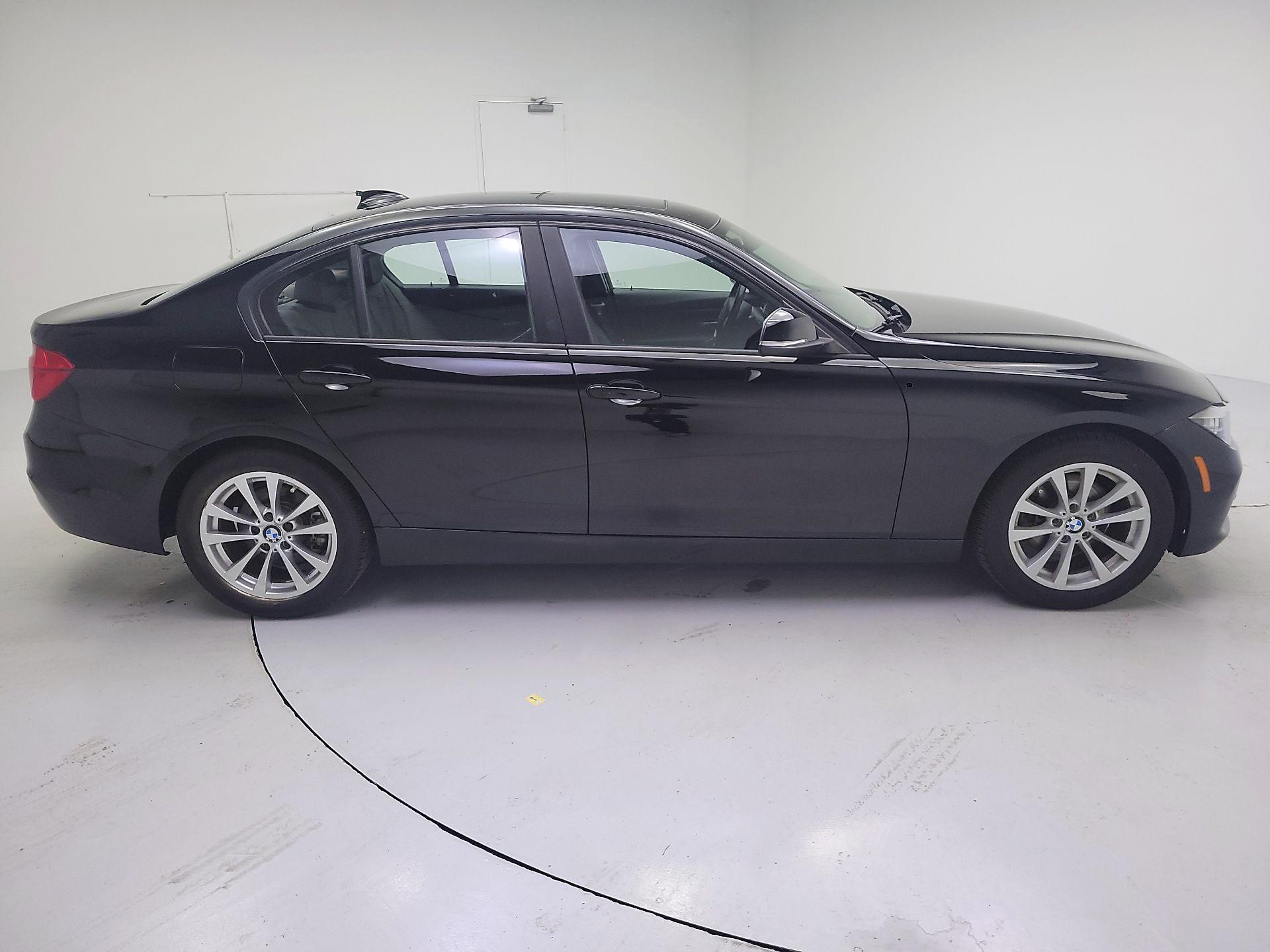 Thumbnail: 2016 BMW 3 Series - 4