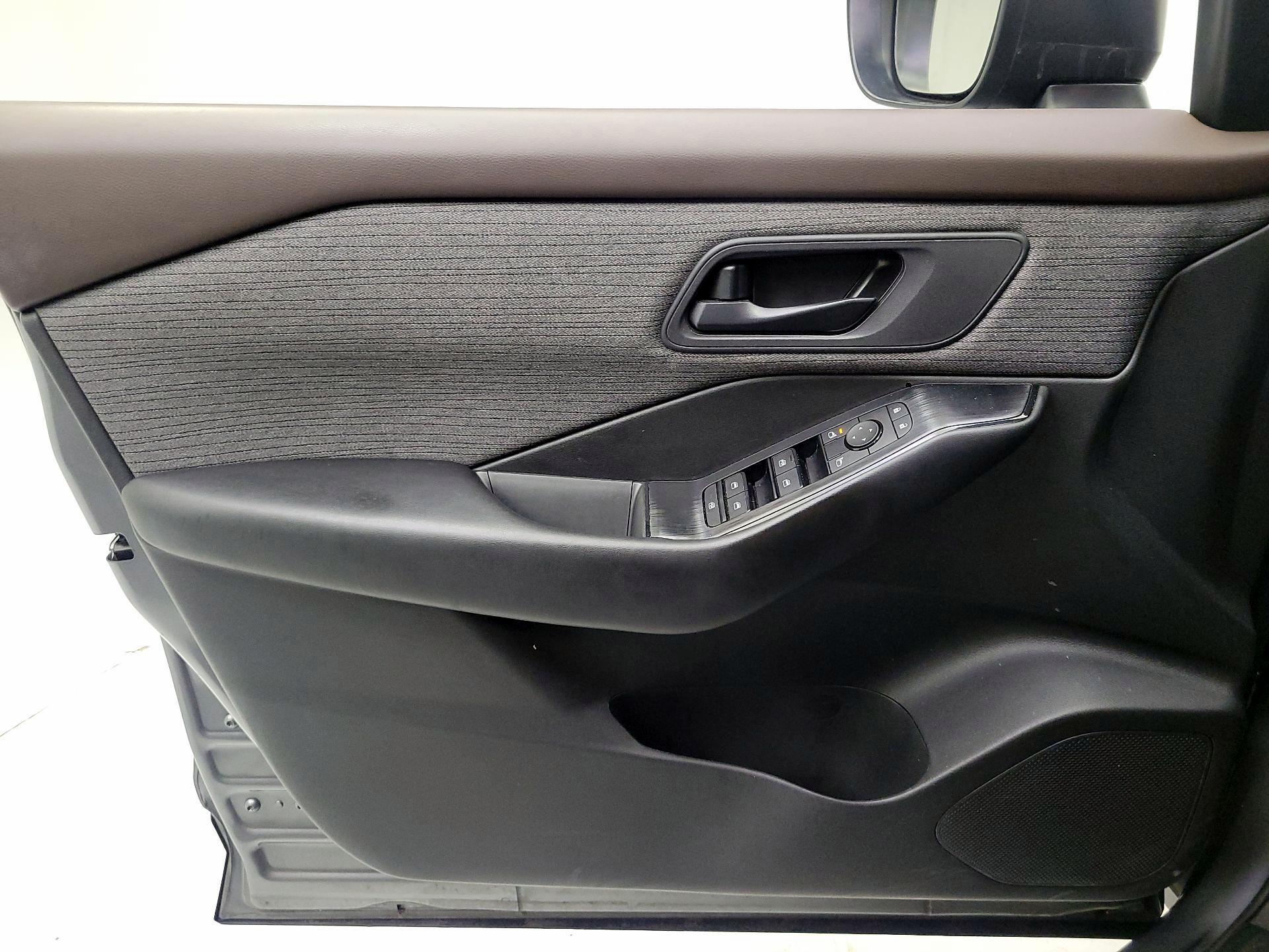 Thumbnail: 2023 Nissan Rogue - 10