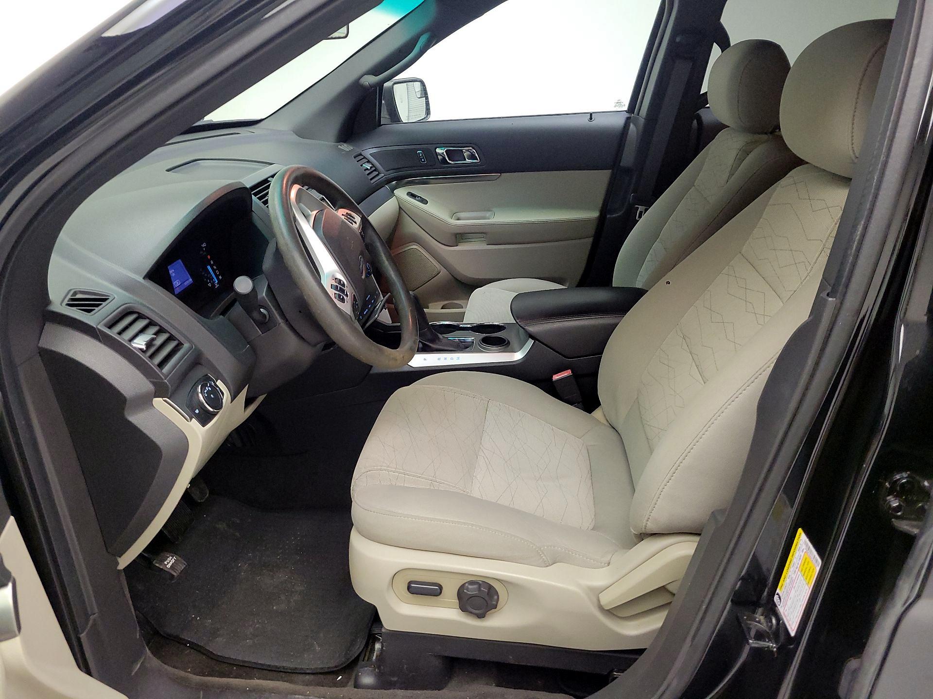 Thumbnail: 2015 Ford Explorer - 9