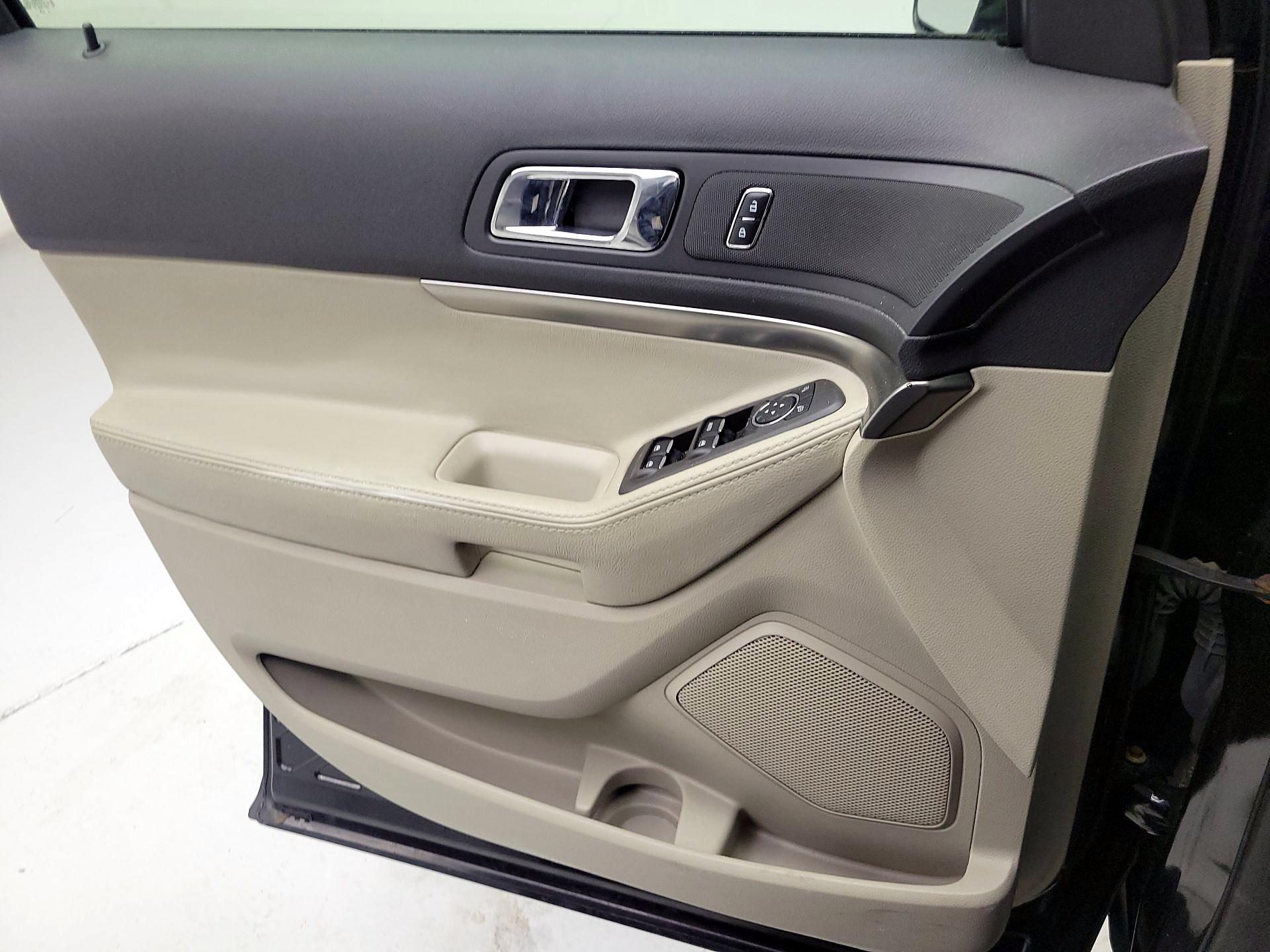 Thumbnail: 2015 Ford Explorer - 10