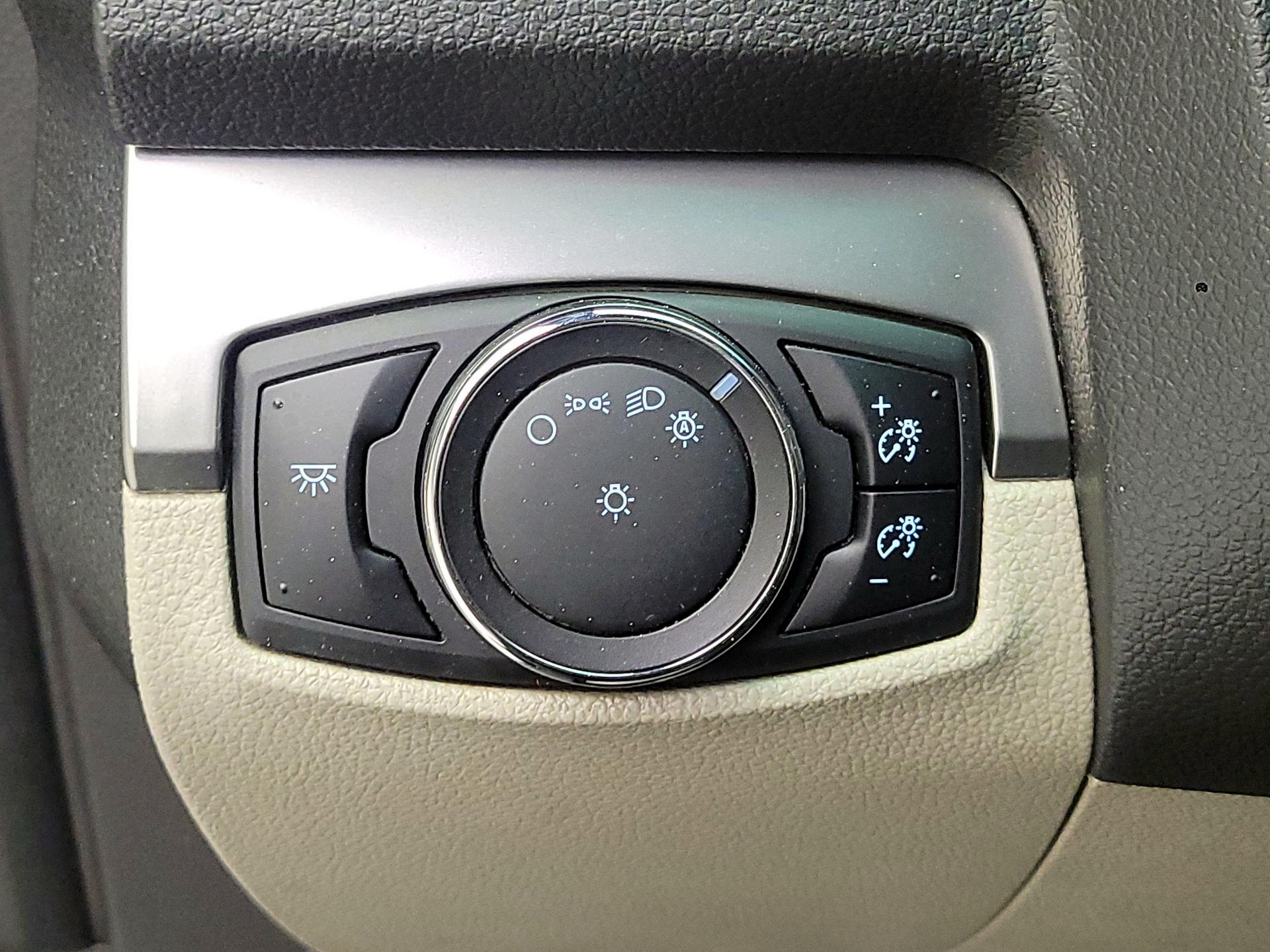 Thumbnail: 2015 Ford Explorer - 11