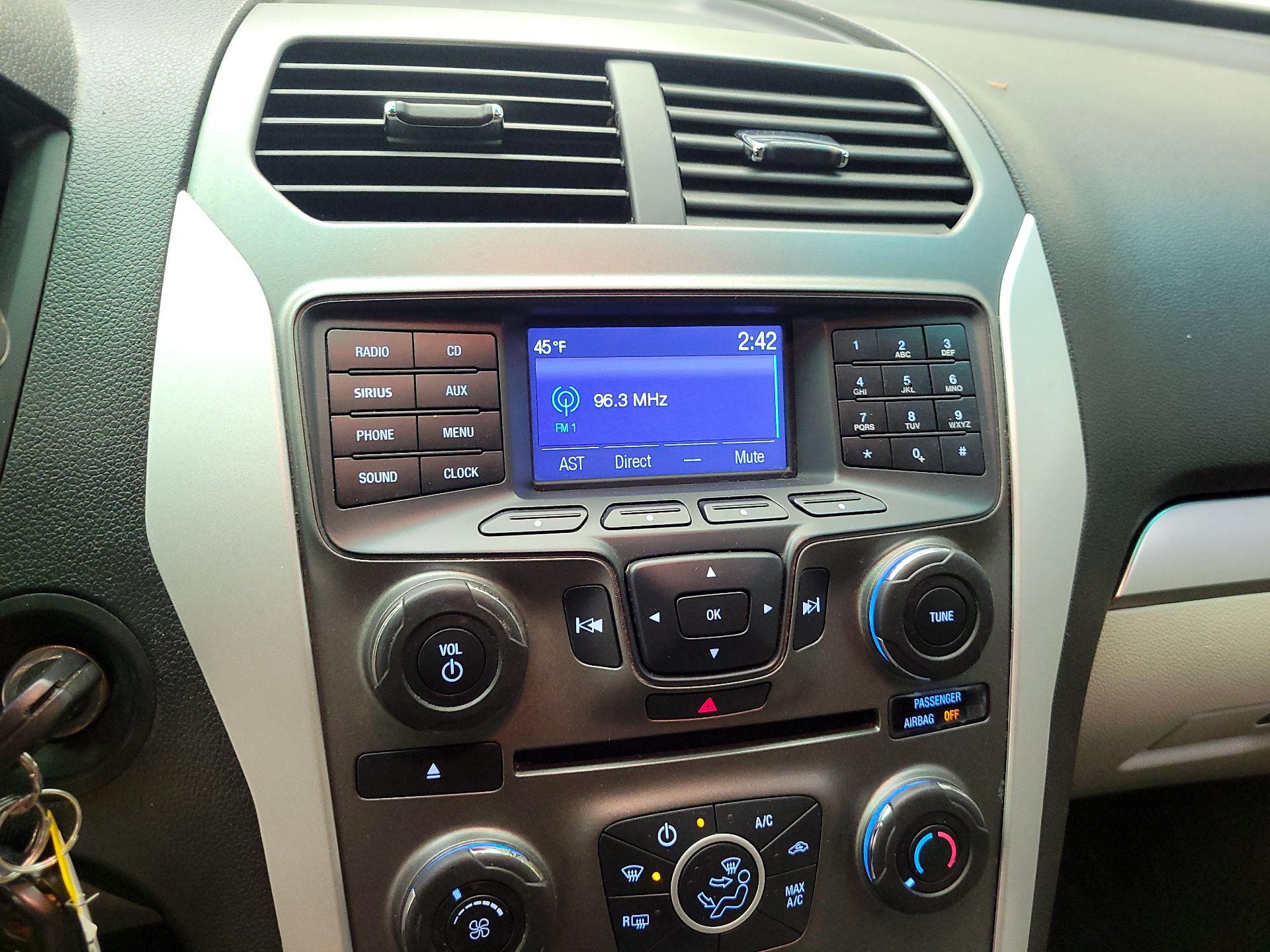 Thumbnail: 2015 Ford Explorer - 12