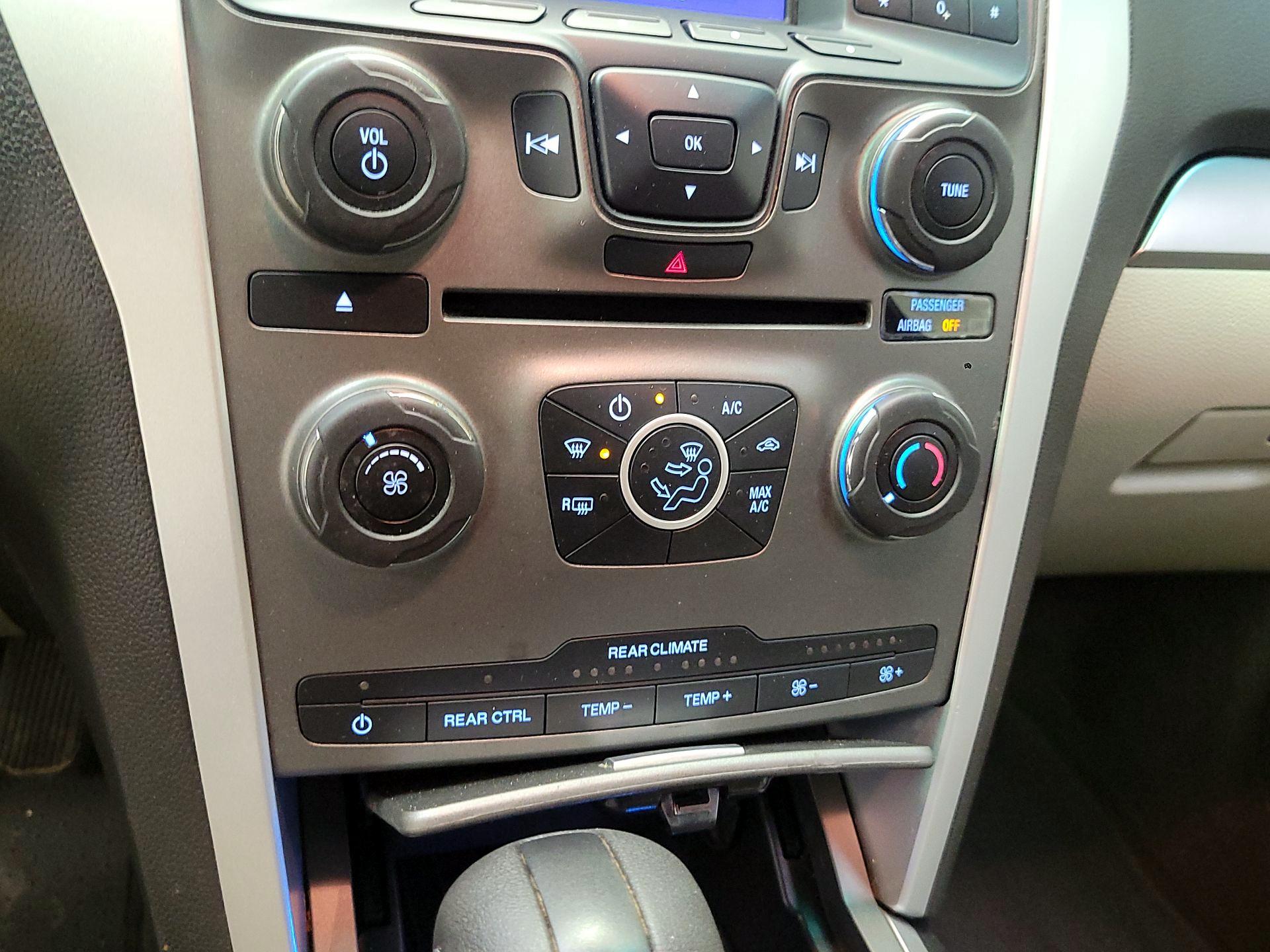 Thumbnail: 2015 Ford Explorer - 13