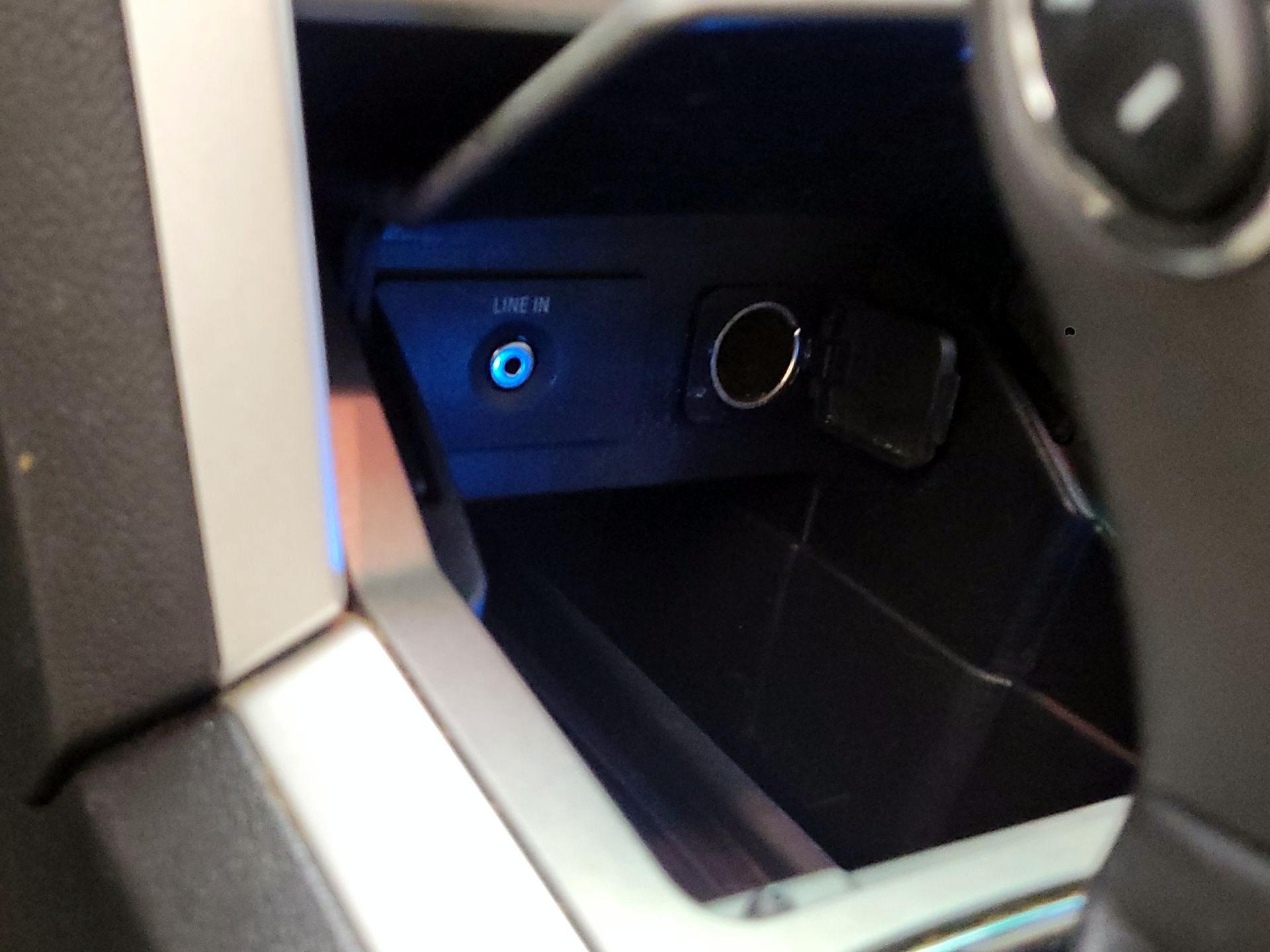 Thumbnail: 2015 Ford Explorer - 15