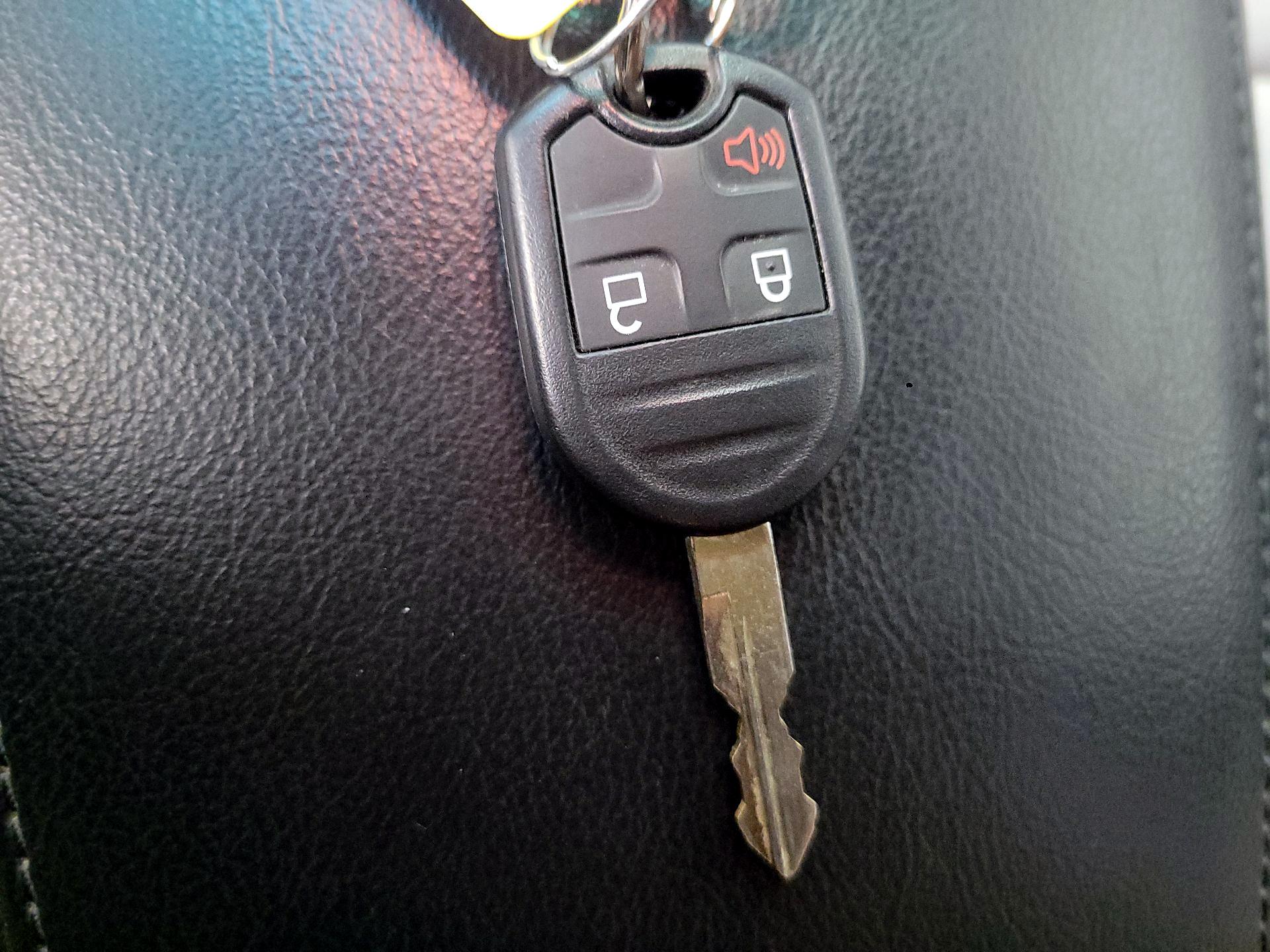 Thumbnail: 2015 Ford Explorer - 19