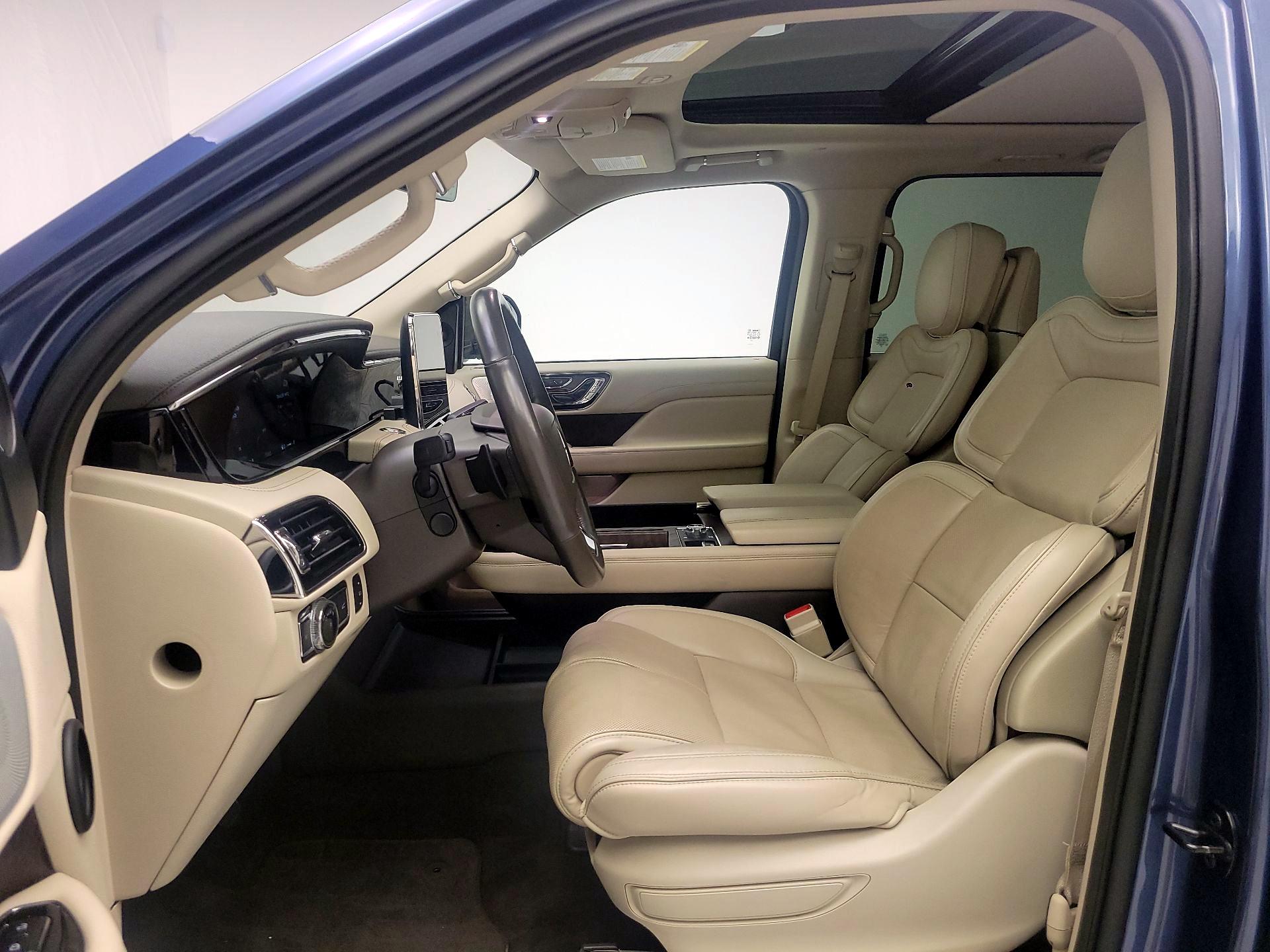 Thumbnail: 2019 Lincoln Navigator - 9