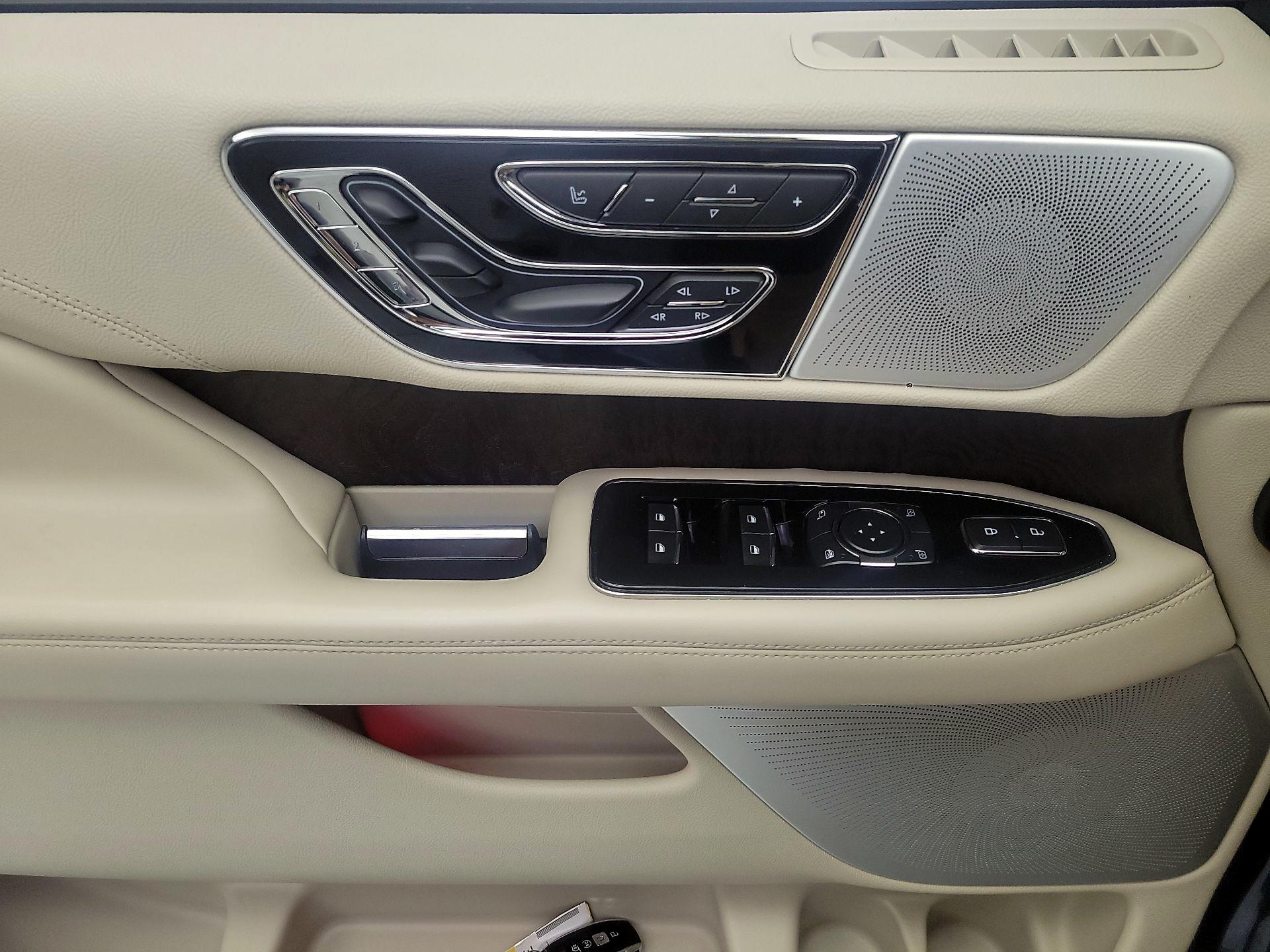 Thumbnail: 2019 Lincoln Navigator - 10