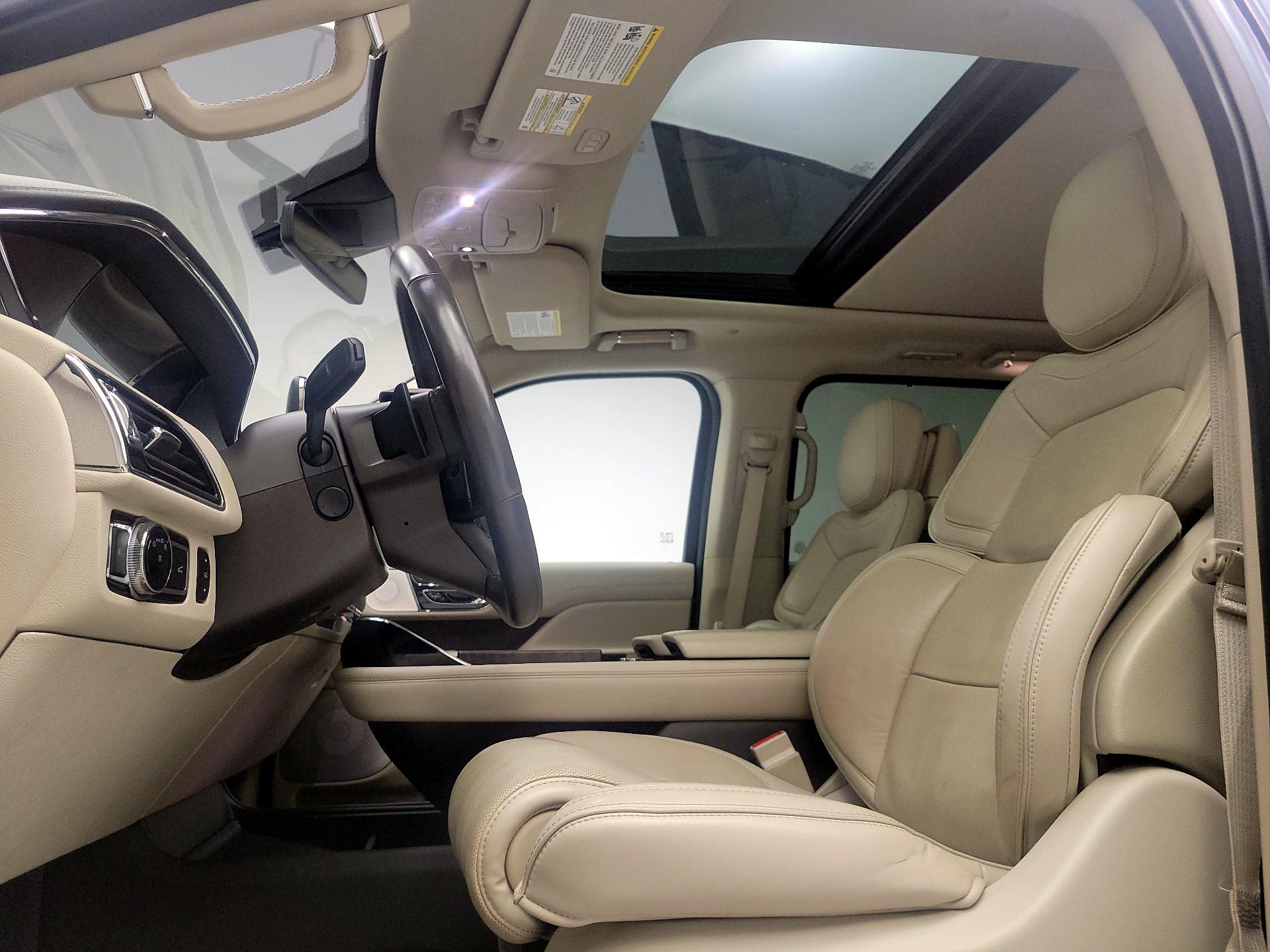 Thumbnail: 2019 Lincoln Navigator - 18