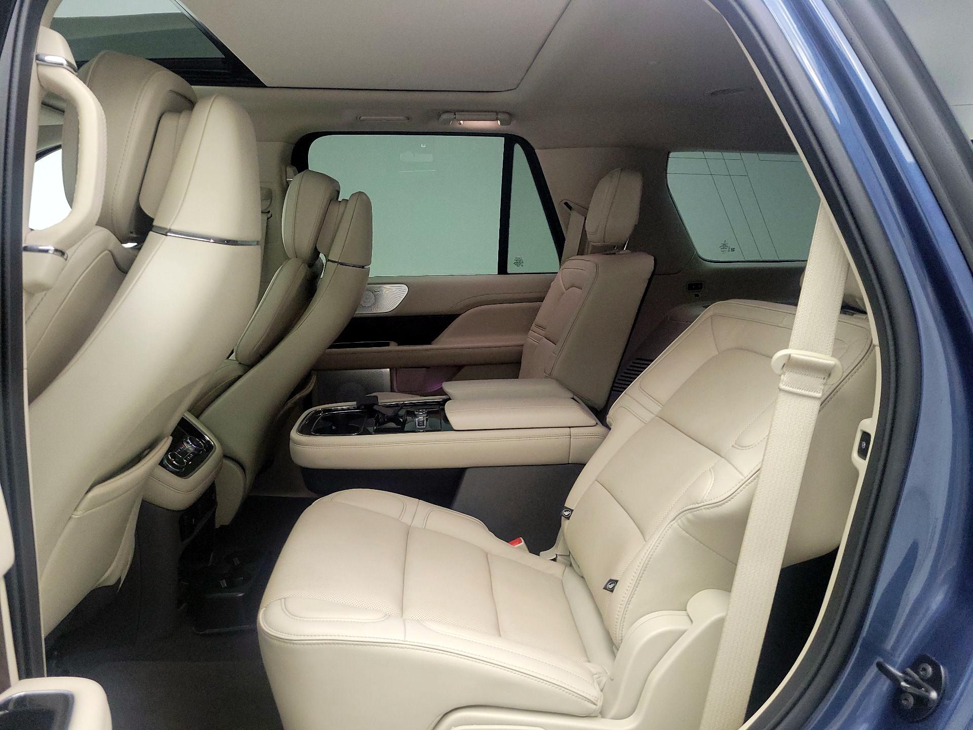 Thumbnail: 2019 Lincoln Navigator - 19