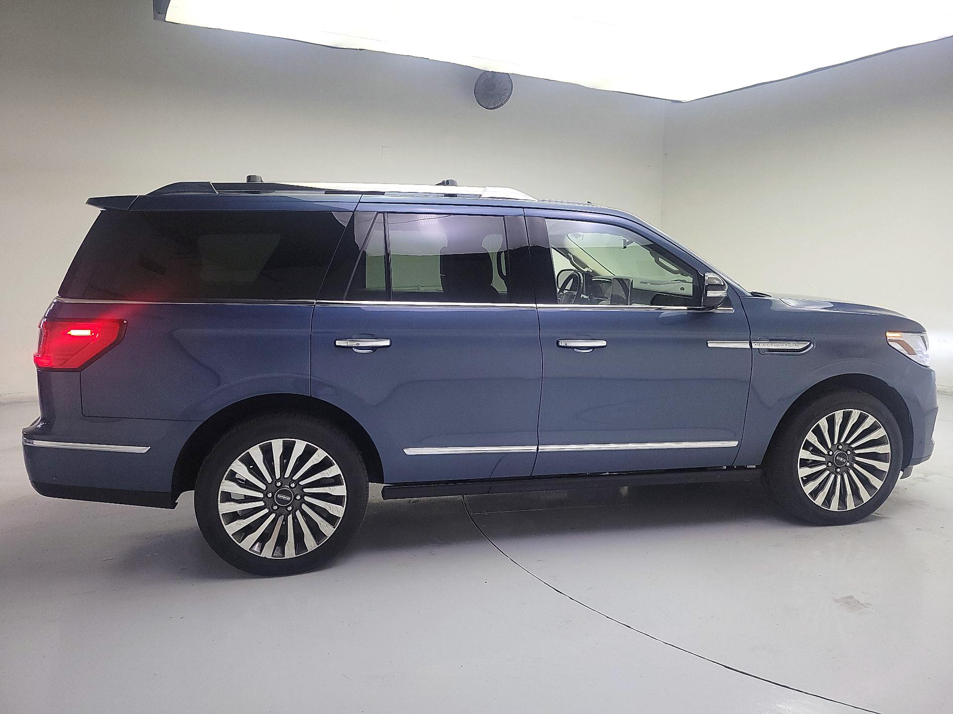 Thumbnail: 2019 Lincoln Navigator - 4