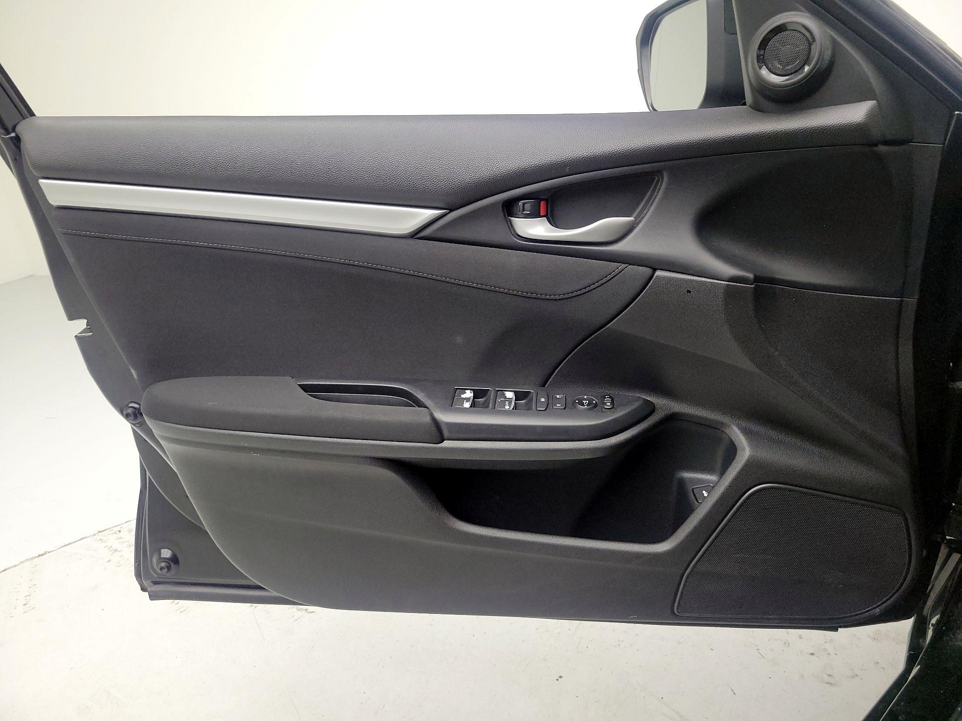Thumbnail: 2016 Honda Civic - 12